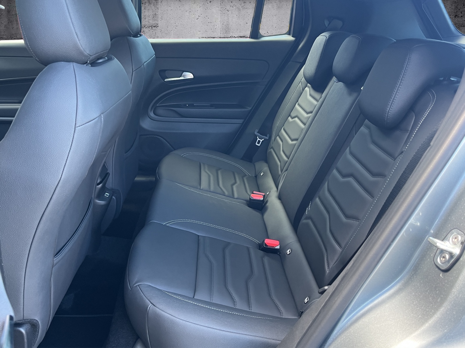 JEEP Avenger 1.2 MHEV Overland Pack Leder 4xe-image-13