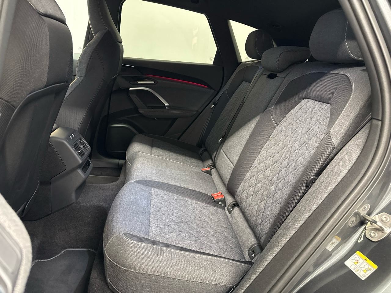 AUDI Q5 TDI quattro 150 kW S-tronic S-Line-image-12