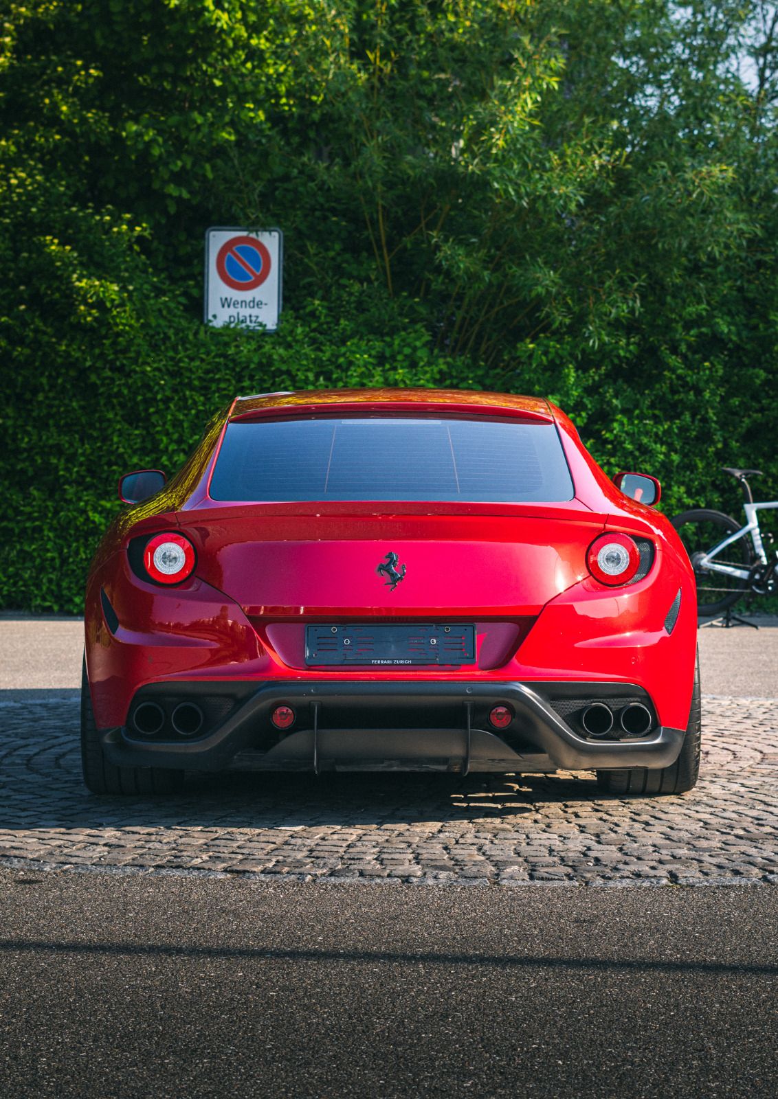 FERRARI FF-image-11