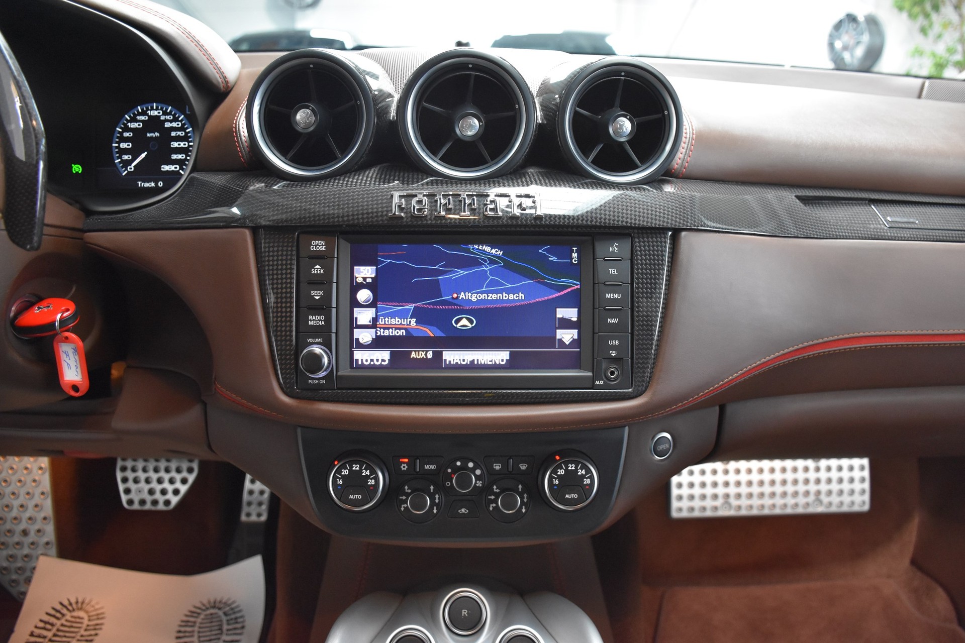 FERRARI FF-image-5