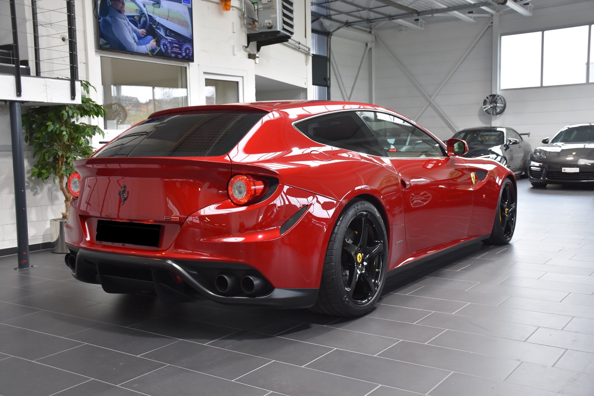 FERRARI FF-image-1