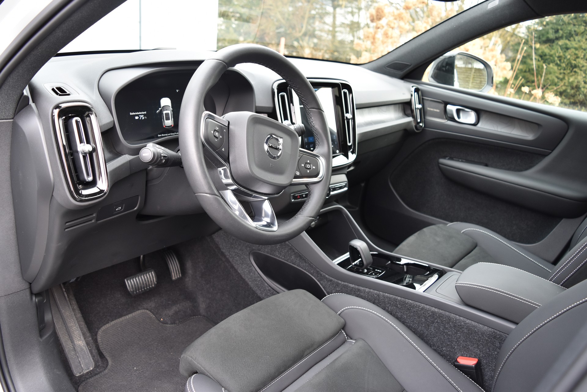 VOLVO XC40 Recharge P6 Ultimate-image-7