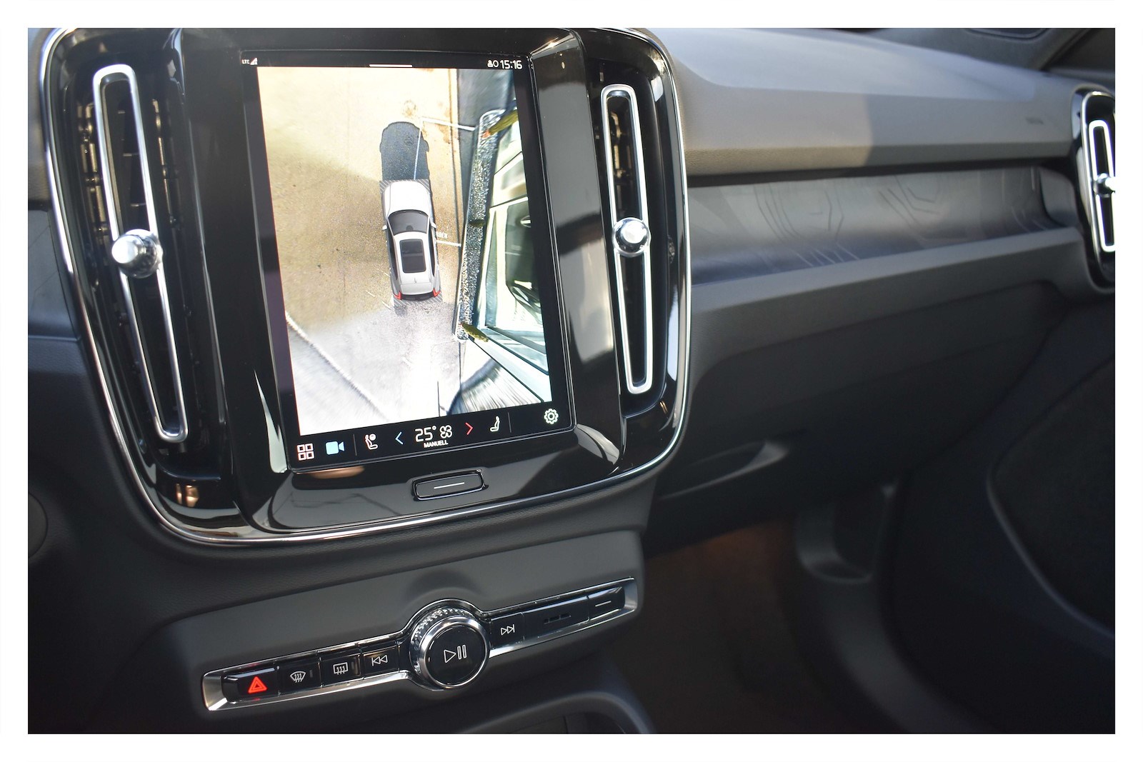VOLVO XC40 Recharge P6 Ultimate-image-5