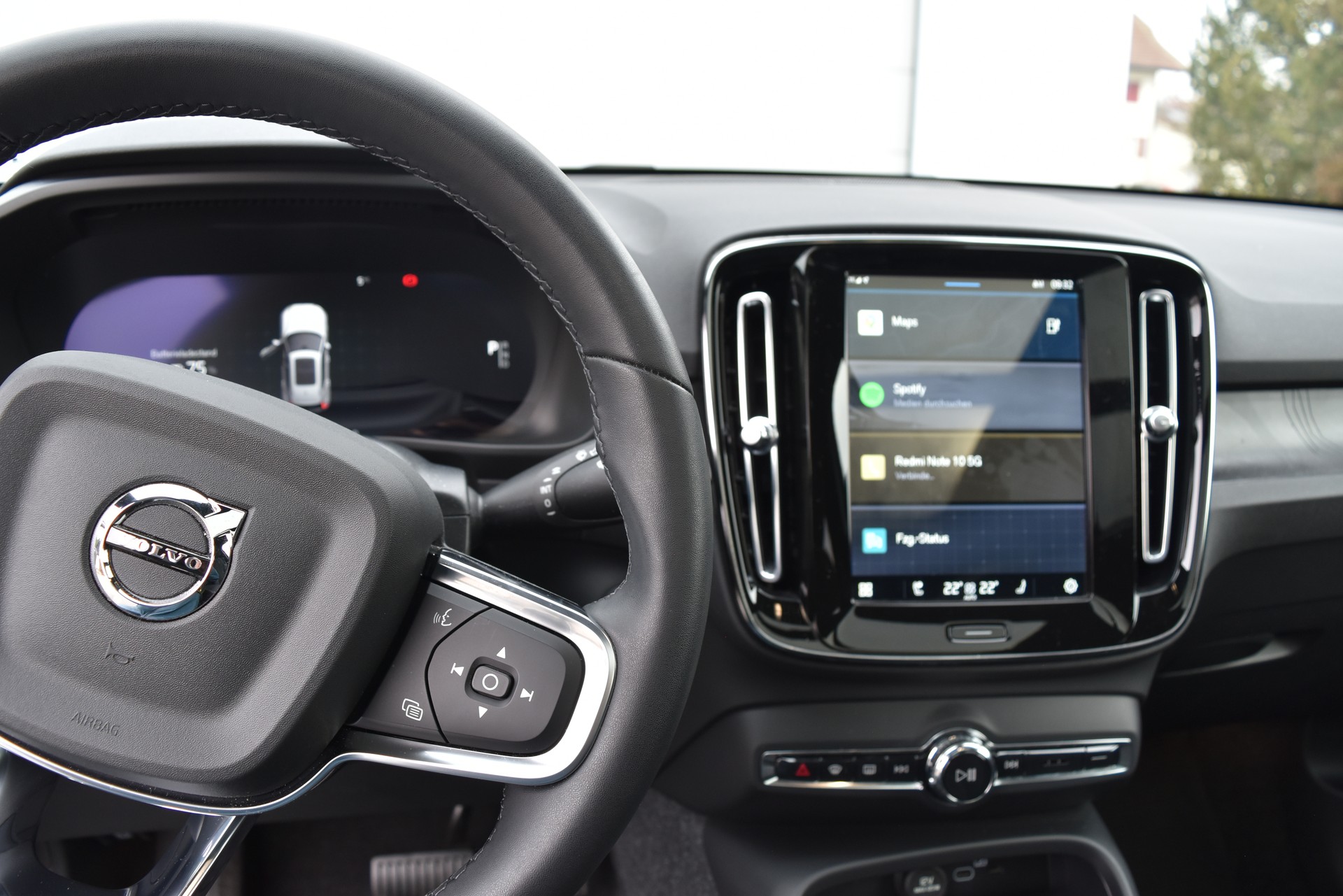 VOLVO XC40 Recharge P6 Ultimate-image-8