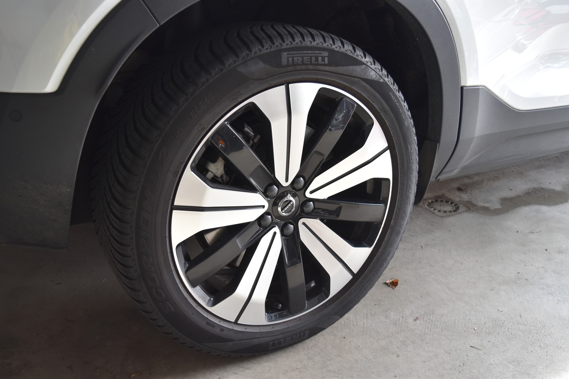 VOLVO XC40 Recharge P6 Ultimate-image-11