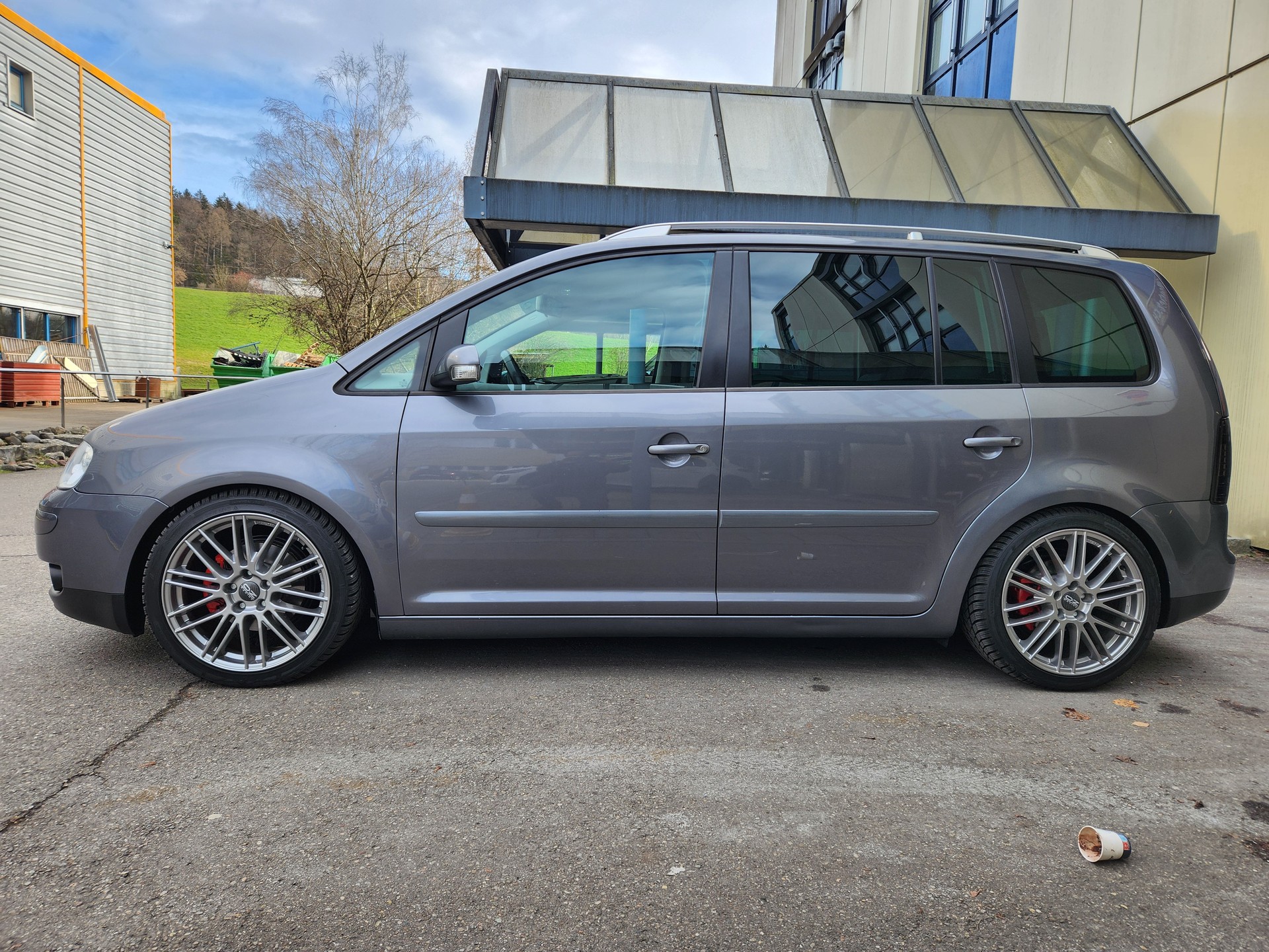 VW Touran 2.0 FSI Trendline-image-2