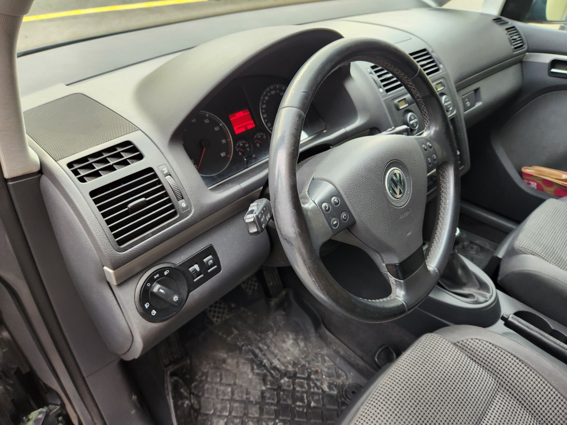 VW Touran 2.0 FSI Trendline-image-4