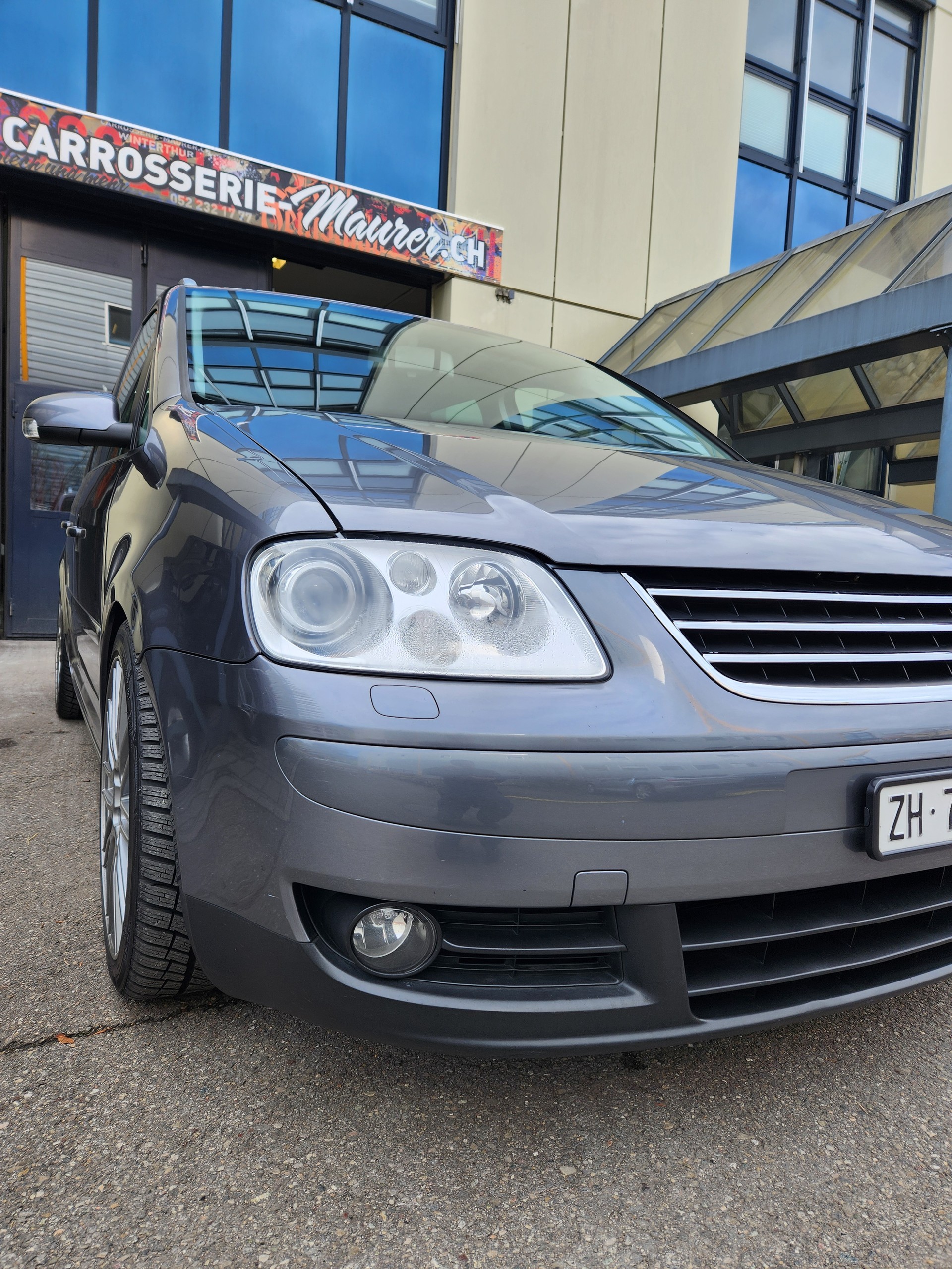 VW Touran 2.0 FSI Trendline-image-3