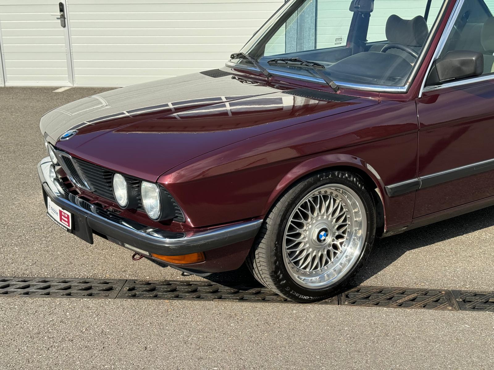BMW 528i A-image-8