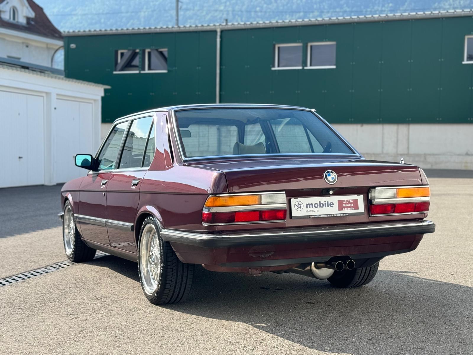 BMW 528i A-image-5