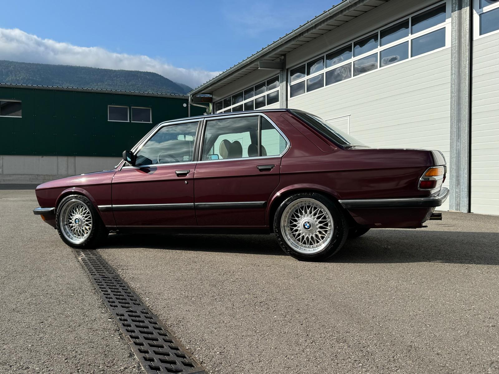 BMW 528i A-image-7