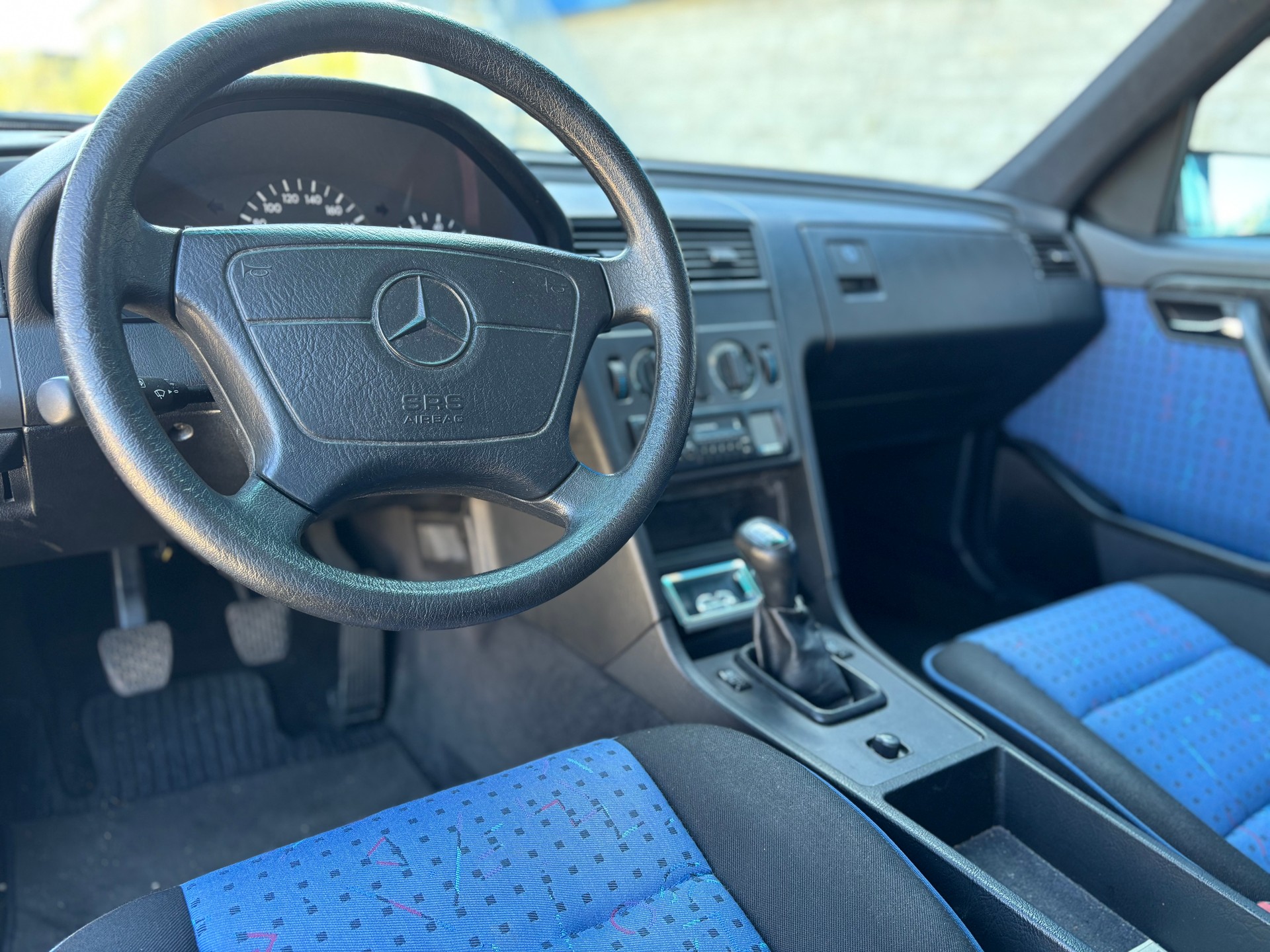 MERCEDES-BENZ C 180 Classic-image-7