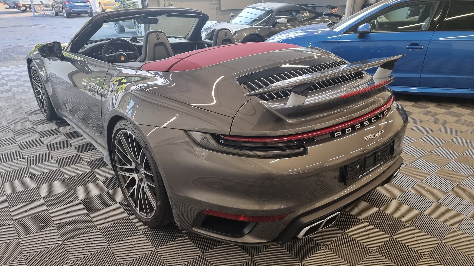 PORSCHE 911 Turbo Cabriolet PDK-showroom-element-3