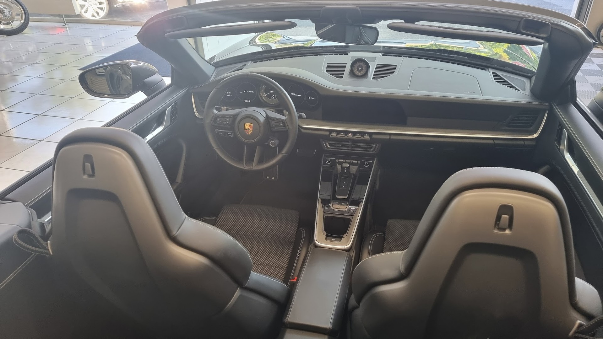 PORSCHE 911 Turbo Cabriolet PDK-image-8
