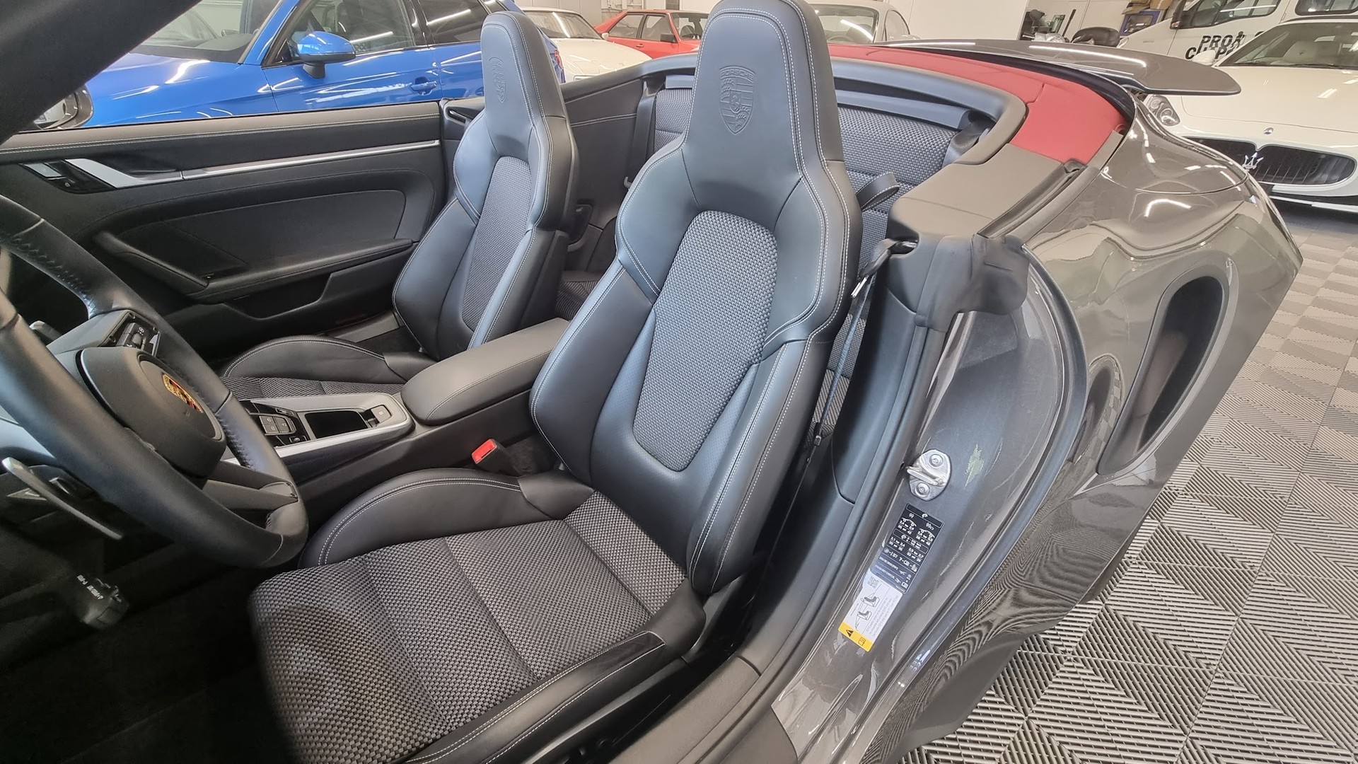 PORSCHE 911 Turbo Cabriolet PDK-image-10