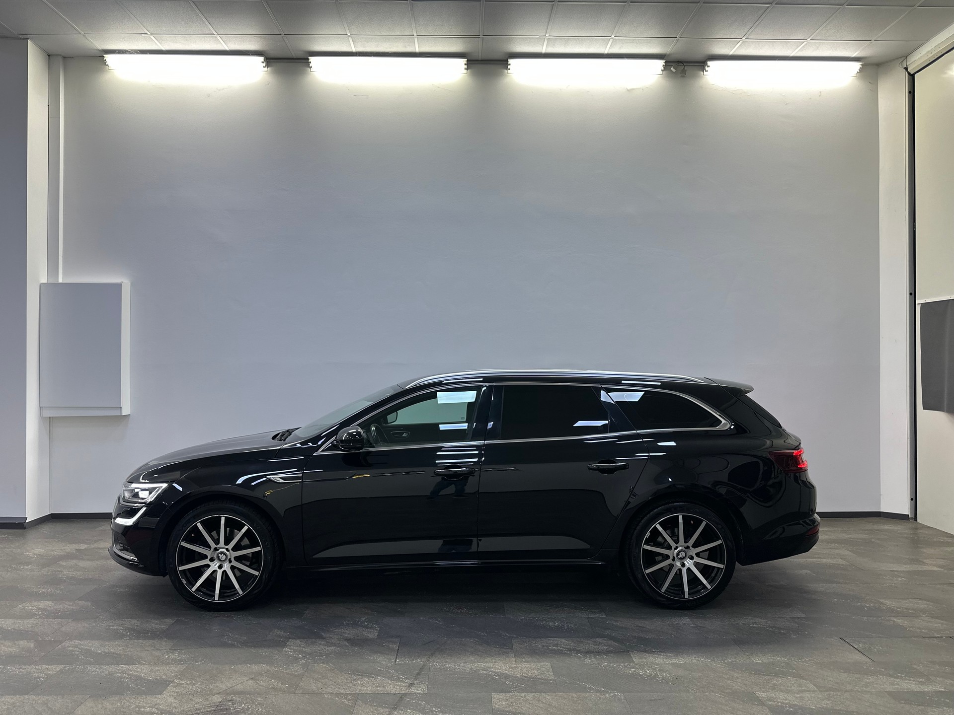RENAULT Talisman Grandtour 1.6 TCe 90th Anniversary EDC-showroom-element-2
