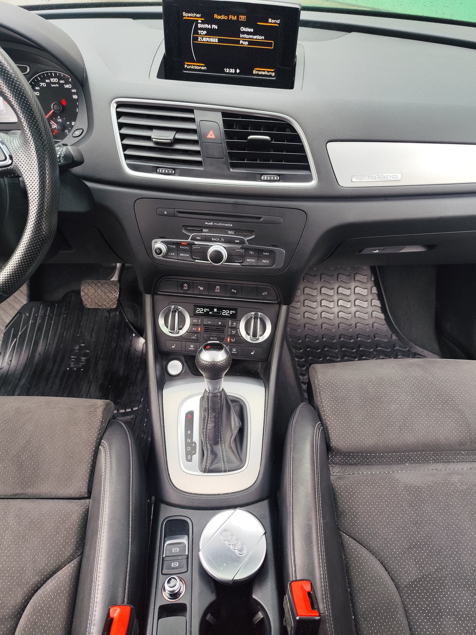 AUDI Q3 2.0 TDI quattro S-tronic-image-10