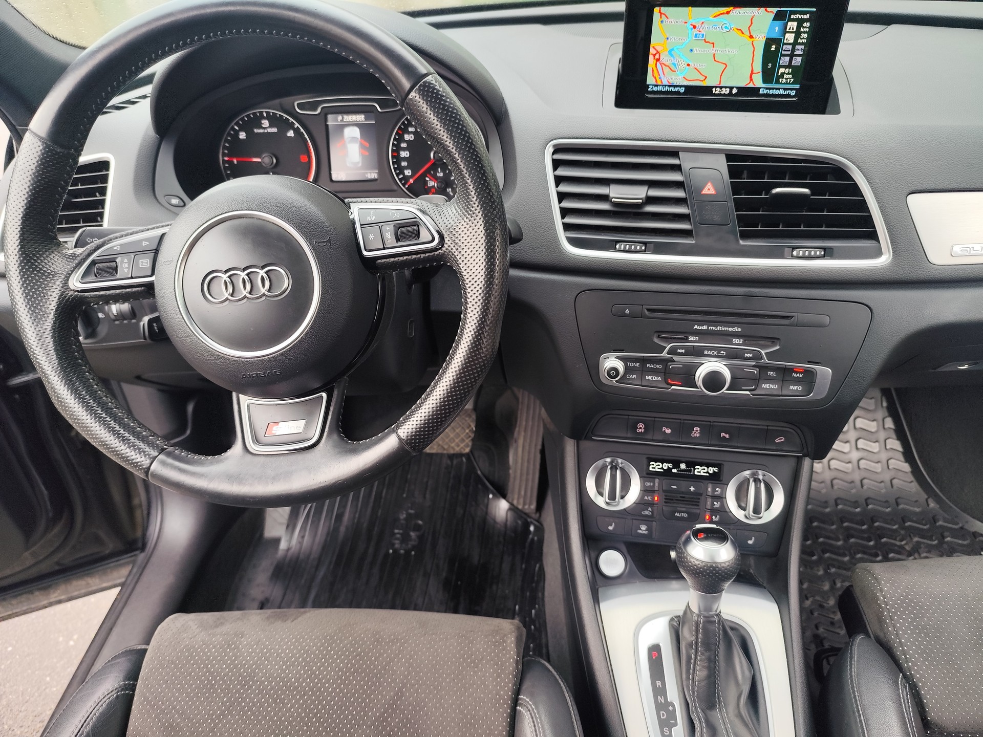 AUDI Q3 2.0 TDI quattro S-tronic-image-11
