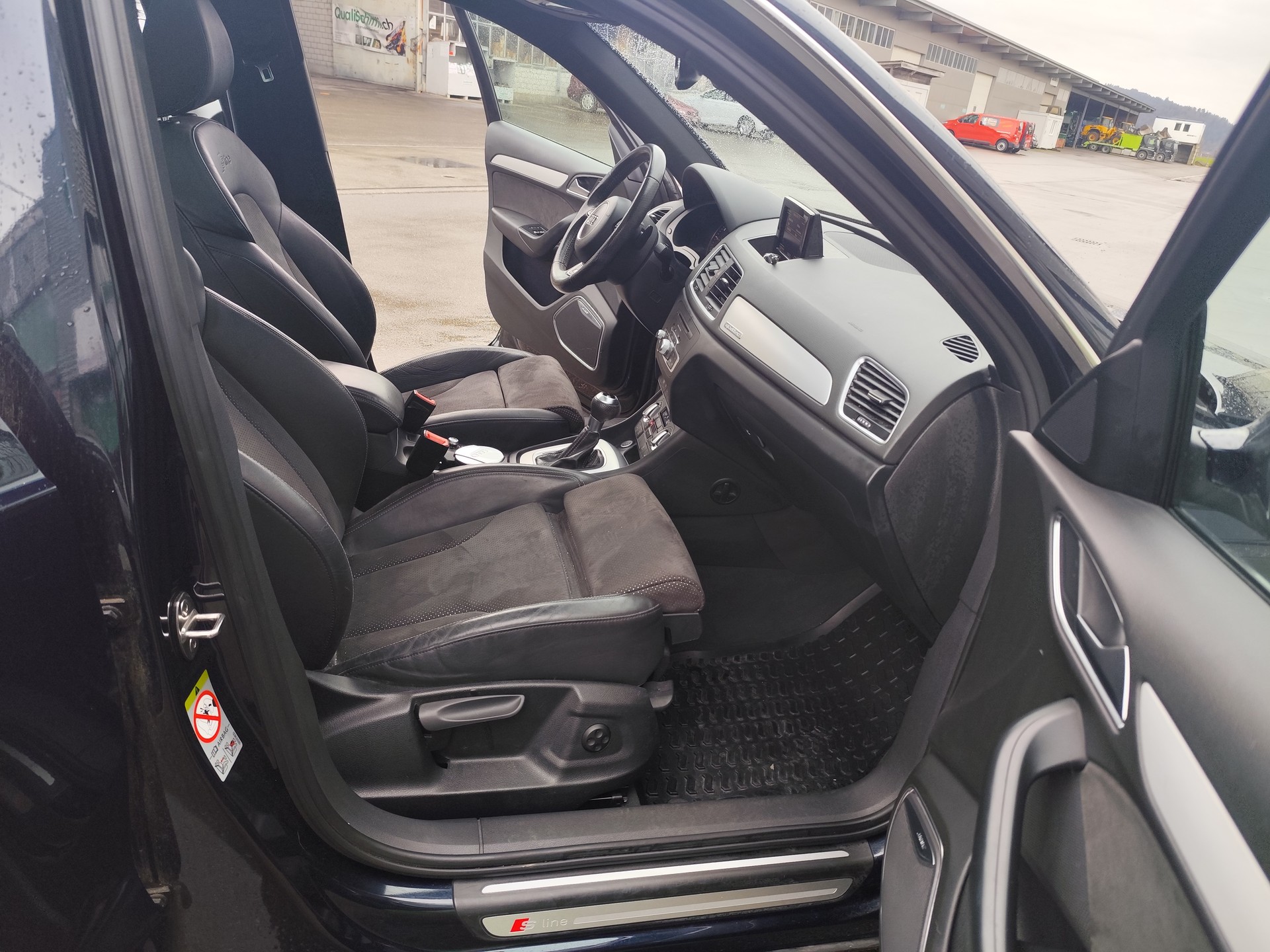 AUDI Q3 2.0 TDI quattro S-tronic-image-6