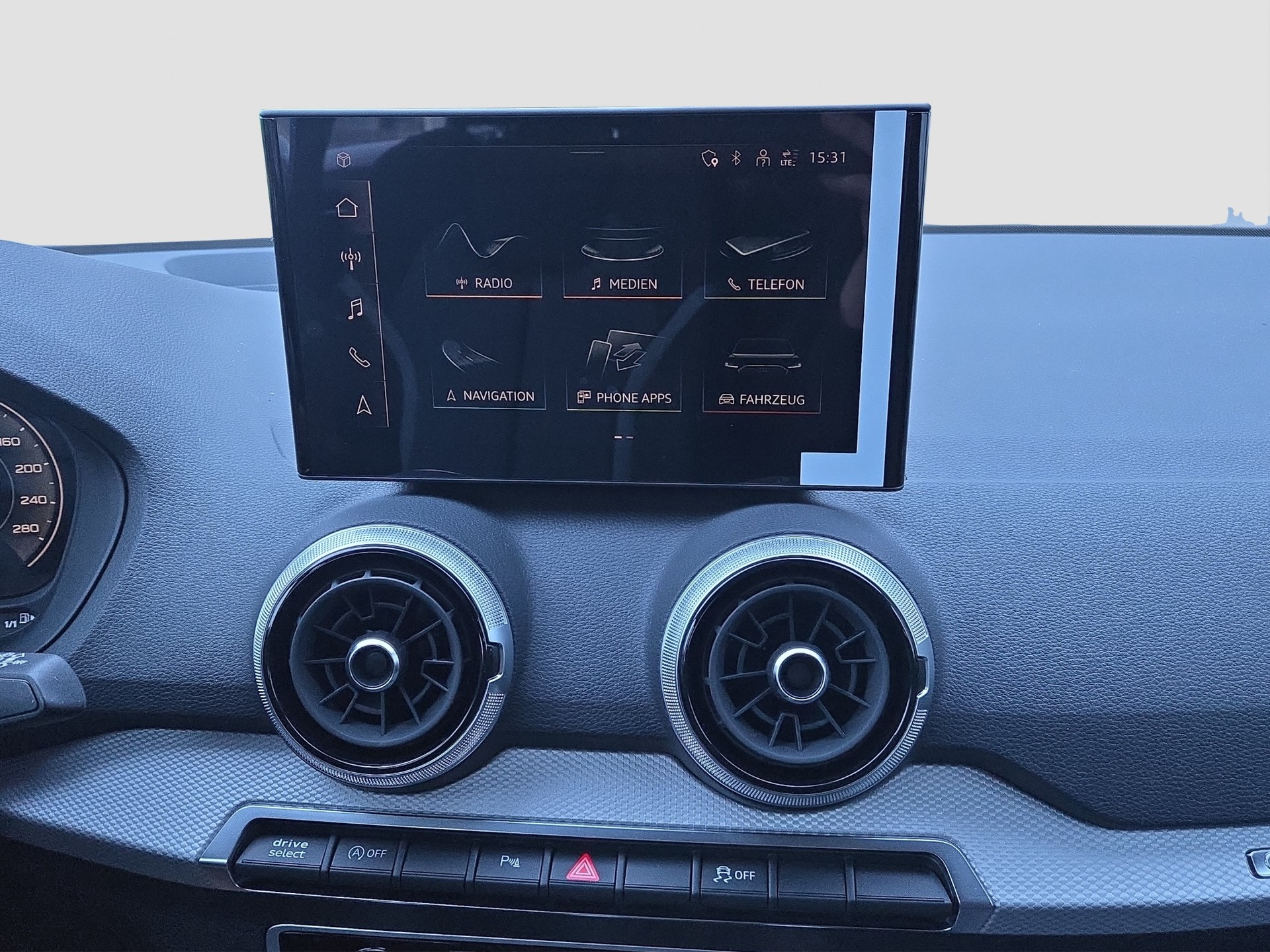AUDI Q2 35 TFSI S line S-tronic-image-13