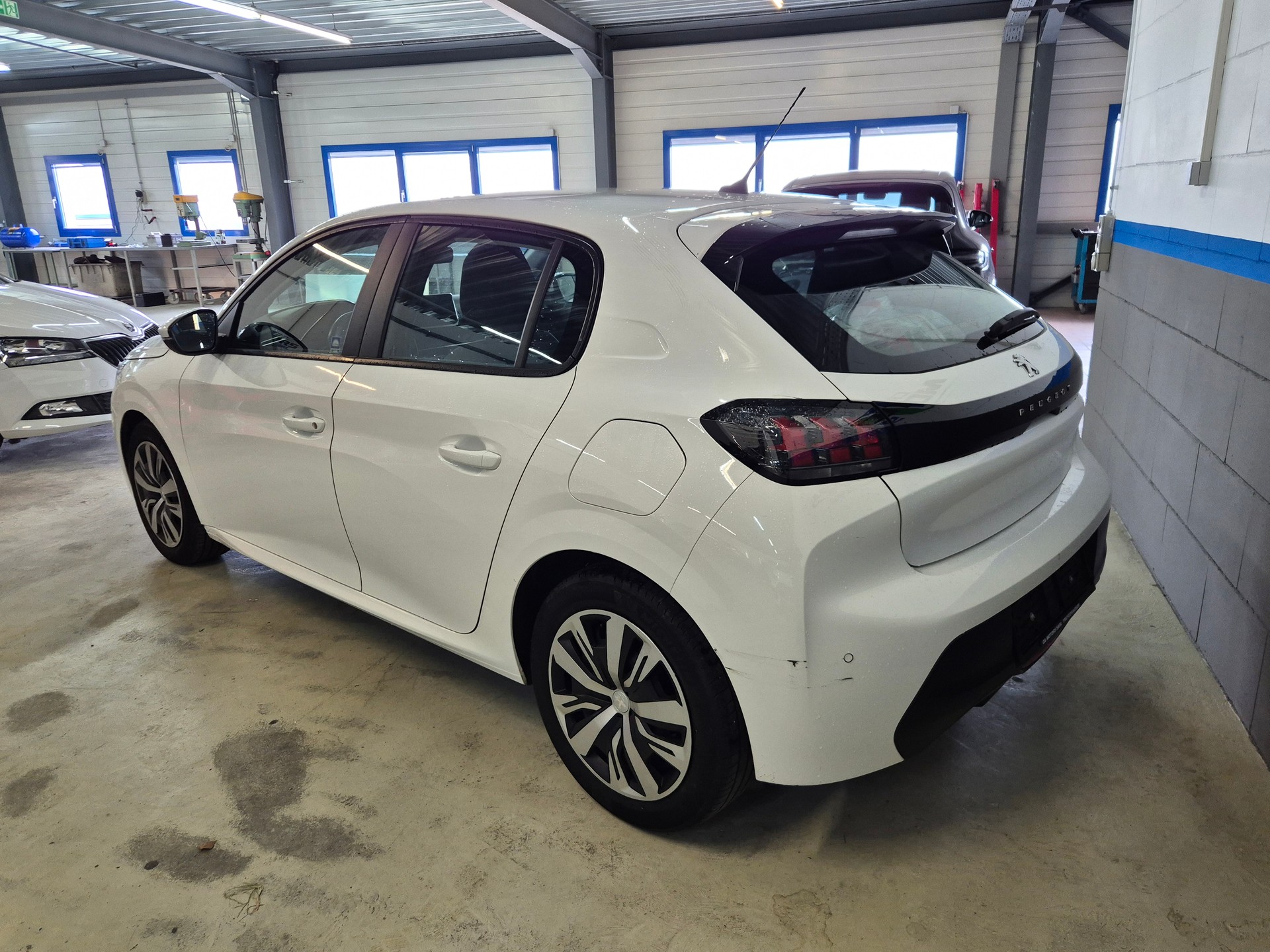 PEUGEOT 208 1.2 PureTech Active-image-4