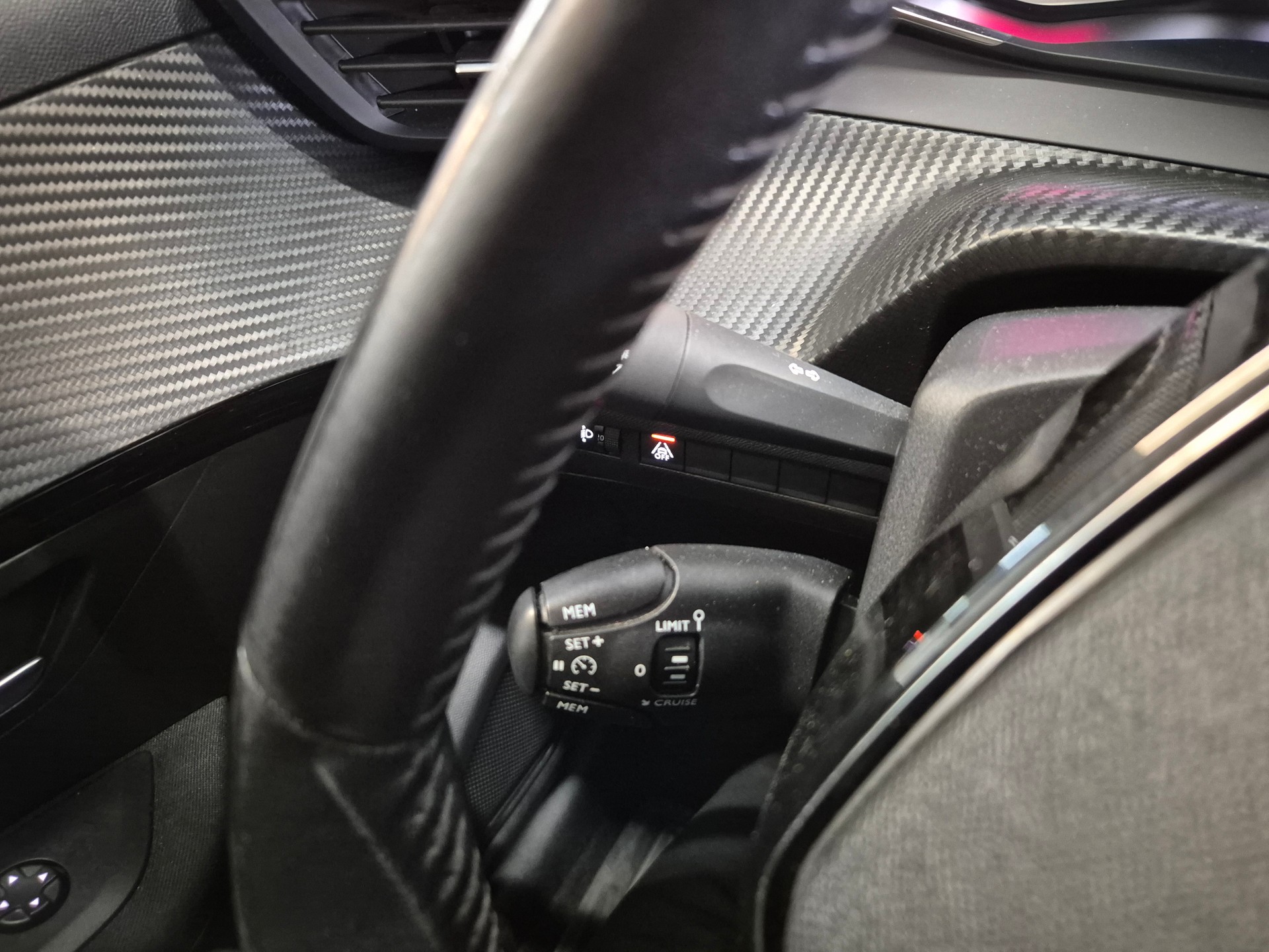 PEUGEOT 208 1.2 PureTech Active-image-8
