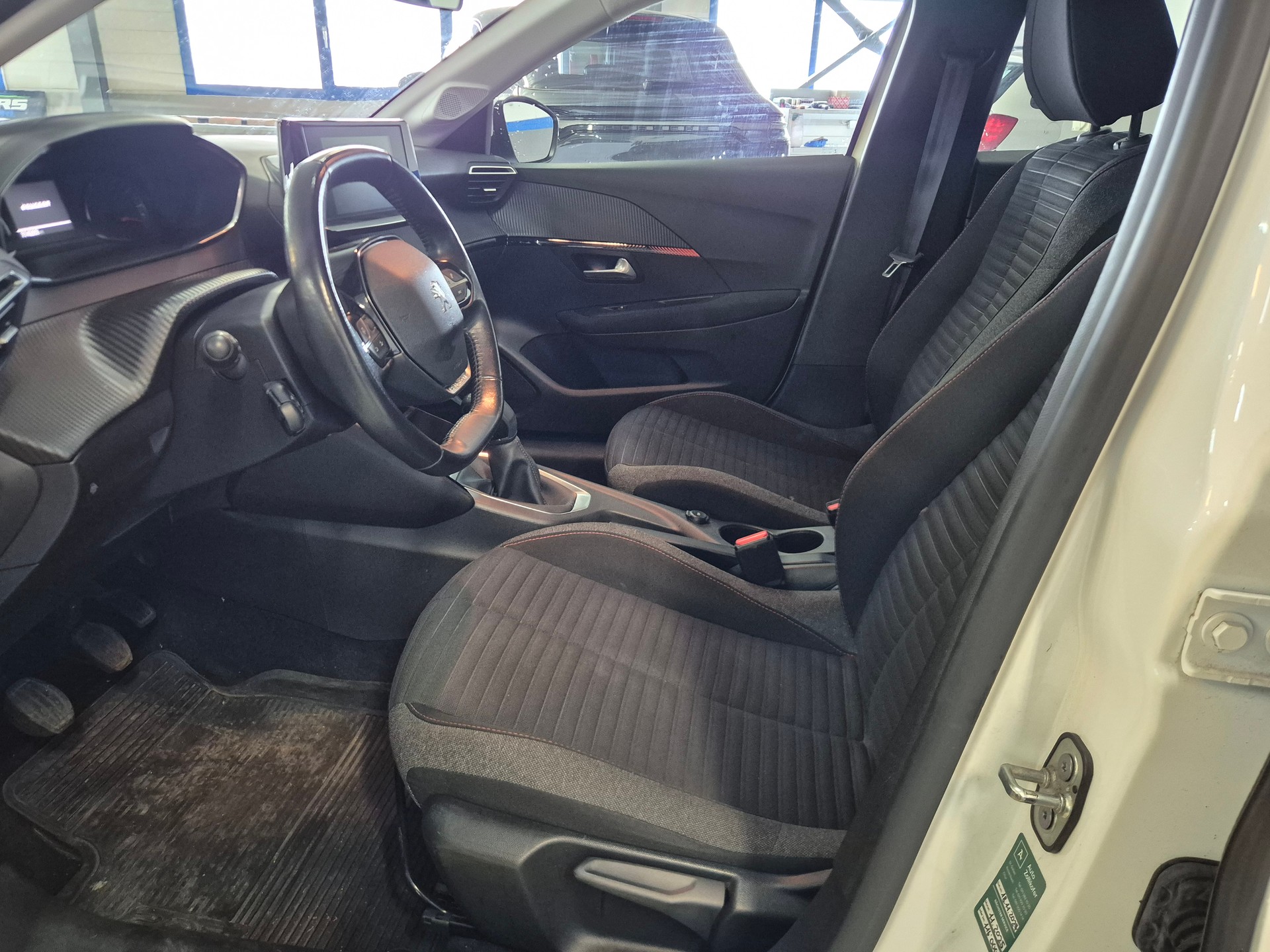PEUGEOT 208 1.2 PureTech Active-image-5