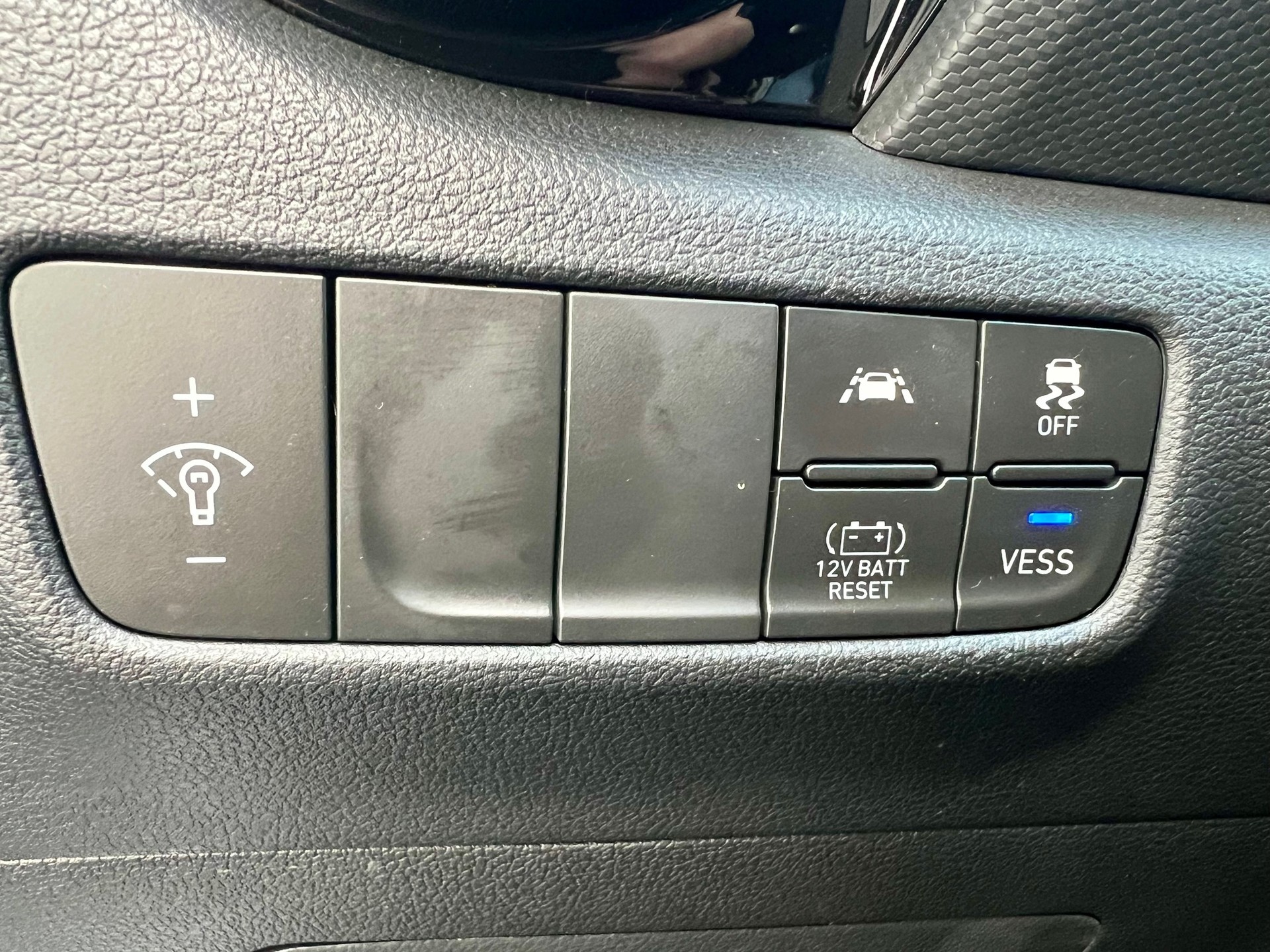HYUNDAI Kona 1.6 GDi HEV Amplia DCT-image-12