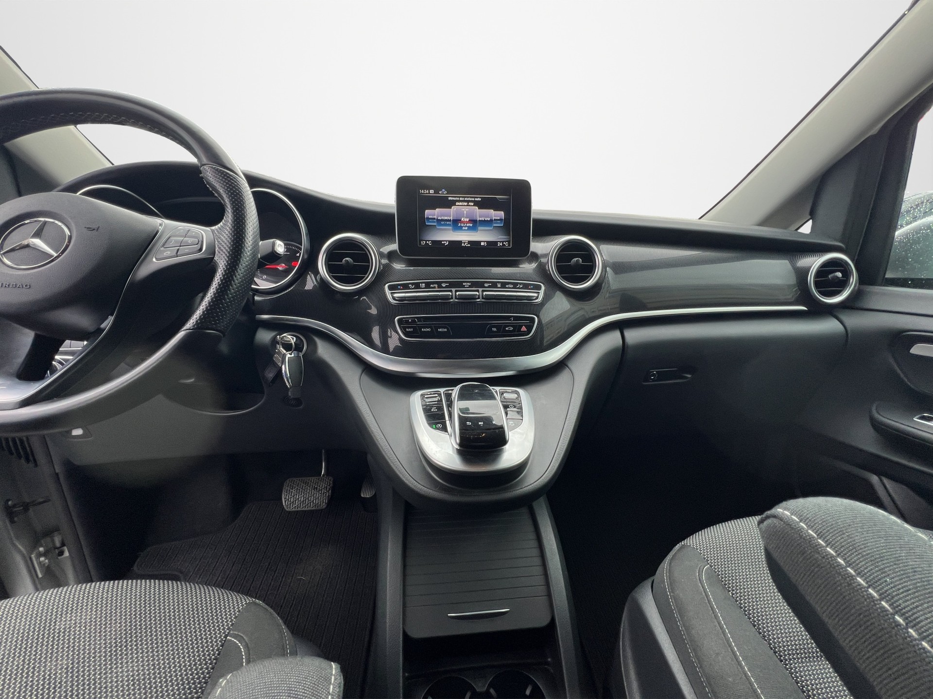 MERCEDES-BENZ V 250 d BlueTec long 4matic Van-image-13