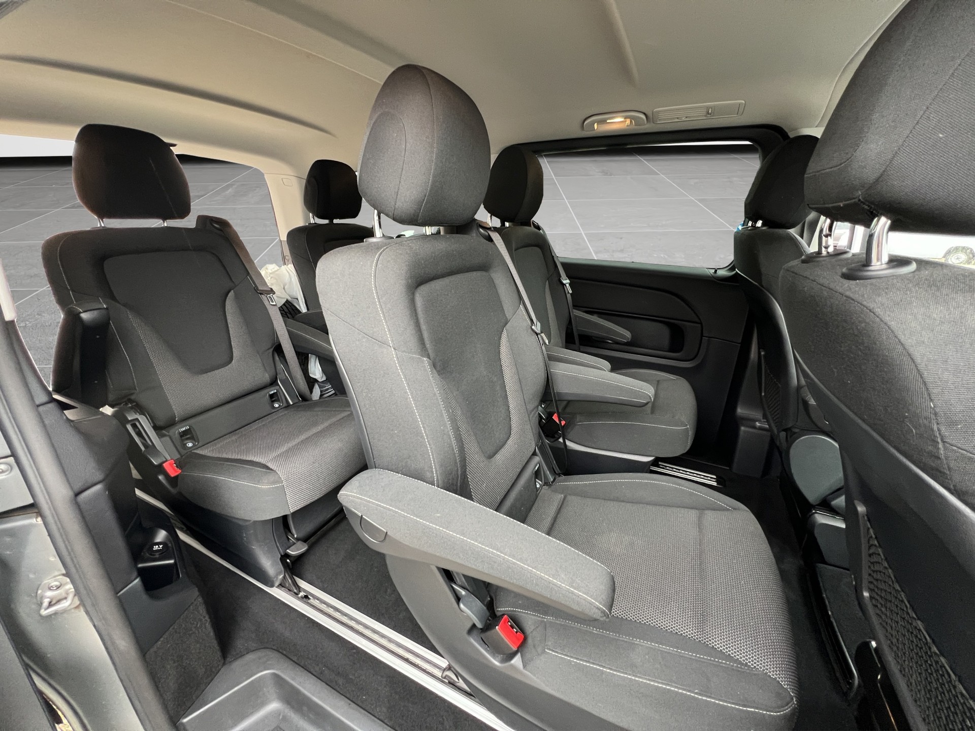 MERCEDES-BENZ V 250 d BlueTec long 4matic Van-image-15
