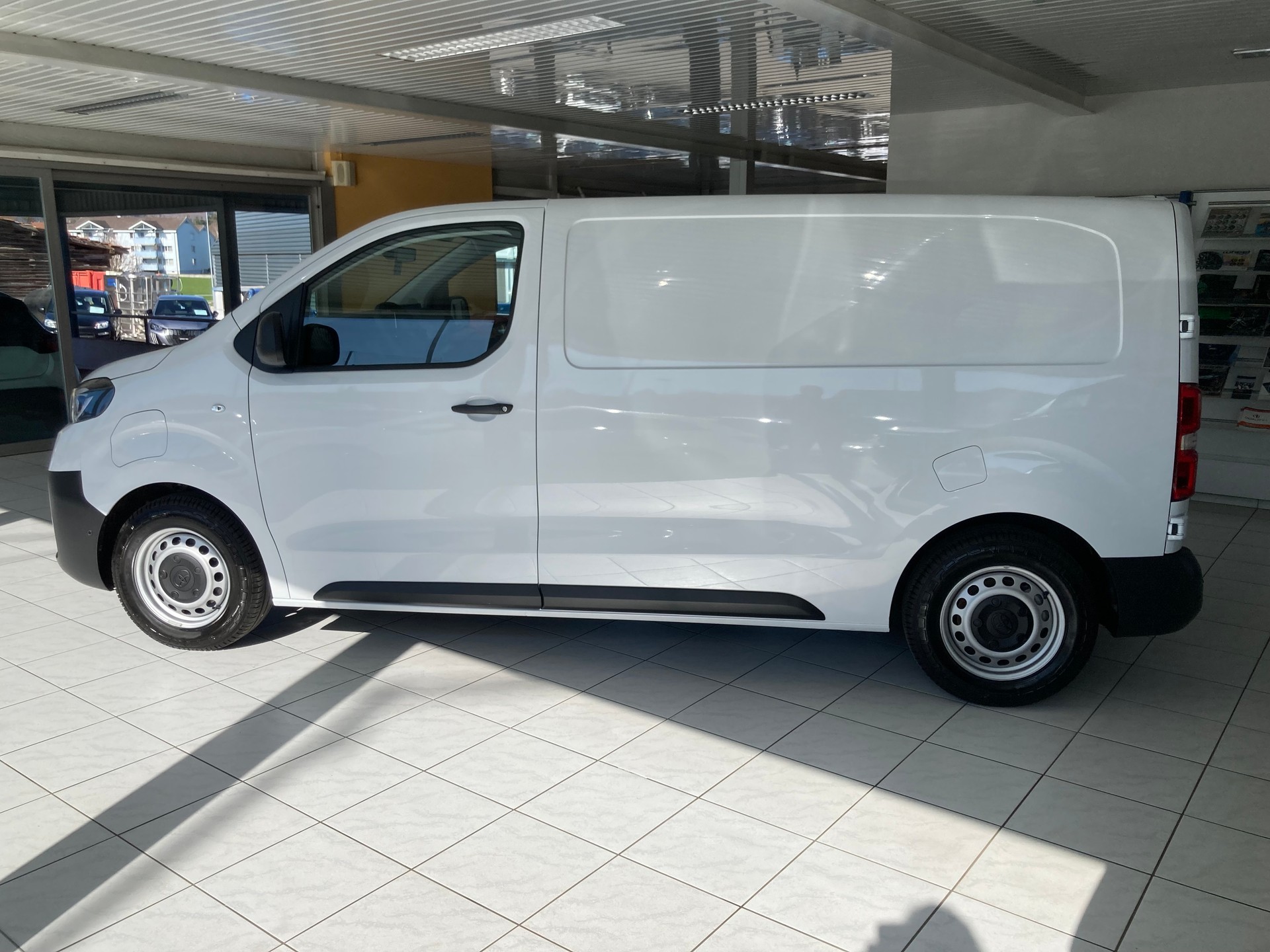 TOYOTA Proace EV 75kWh Medium Advanced-image-7