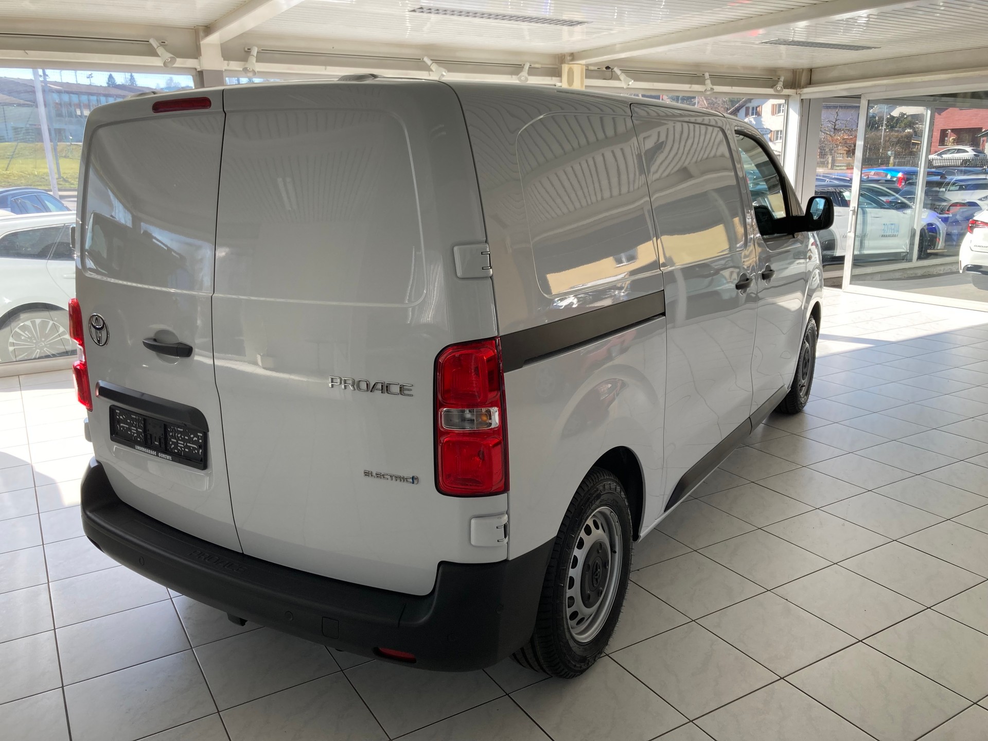 TOYOTA Proace EV 75kWh Medium Advanced-image-4
