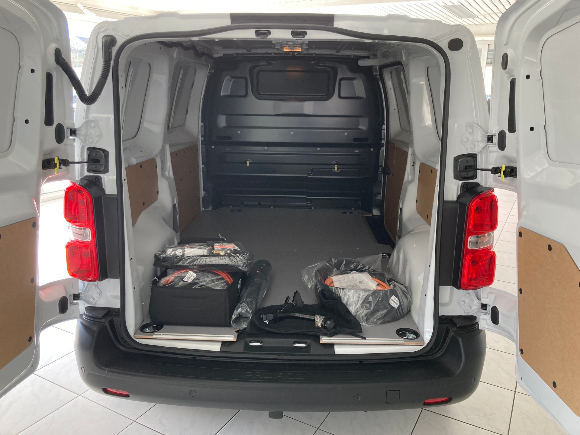 TOYOTA Proace EV 75kWh Medium Advanced-image-9