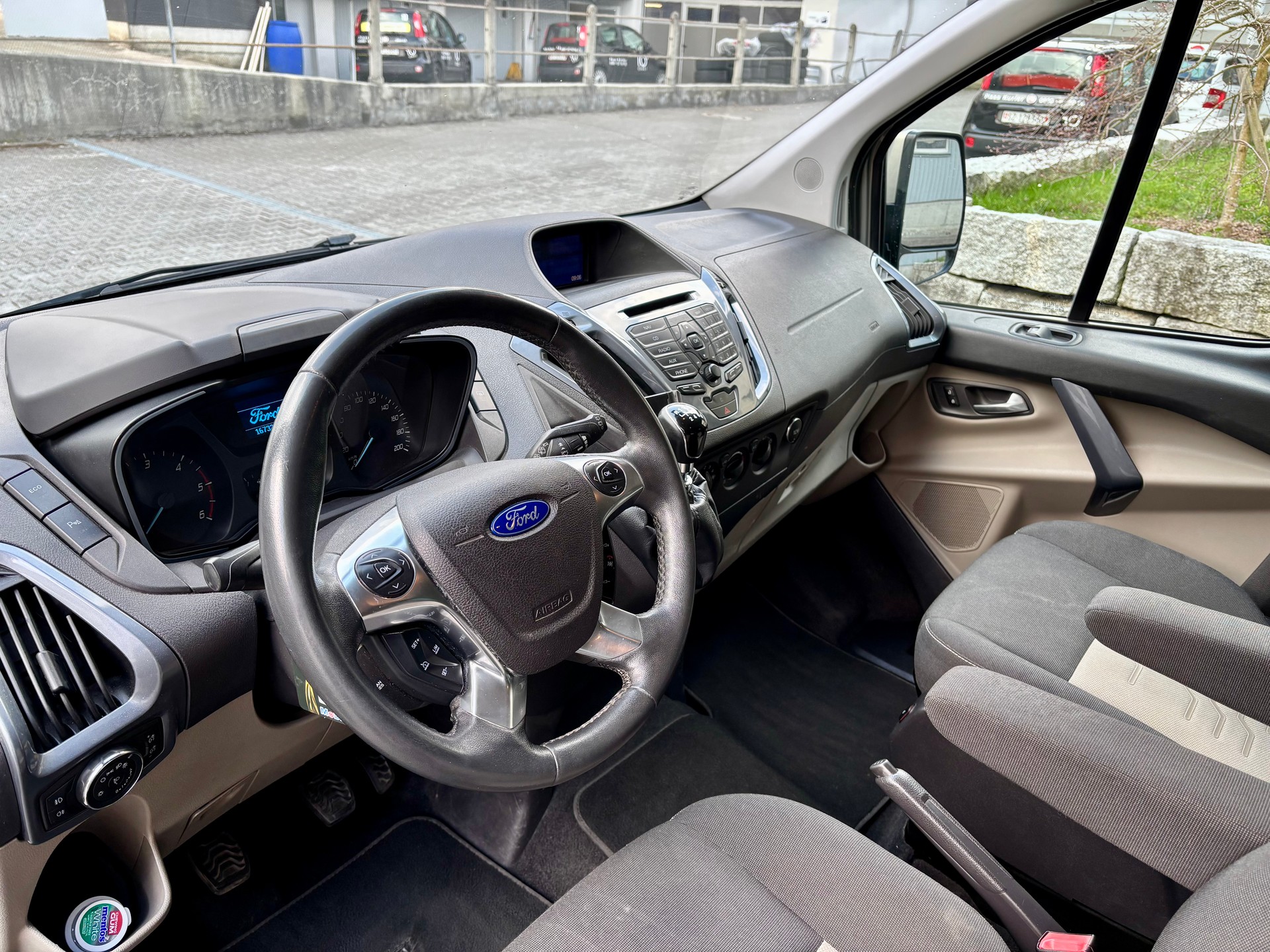 FORD Tourneo Custom 300 L1H1 Titanium-image-6