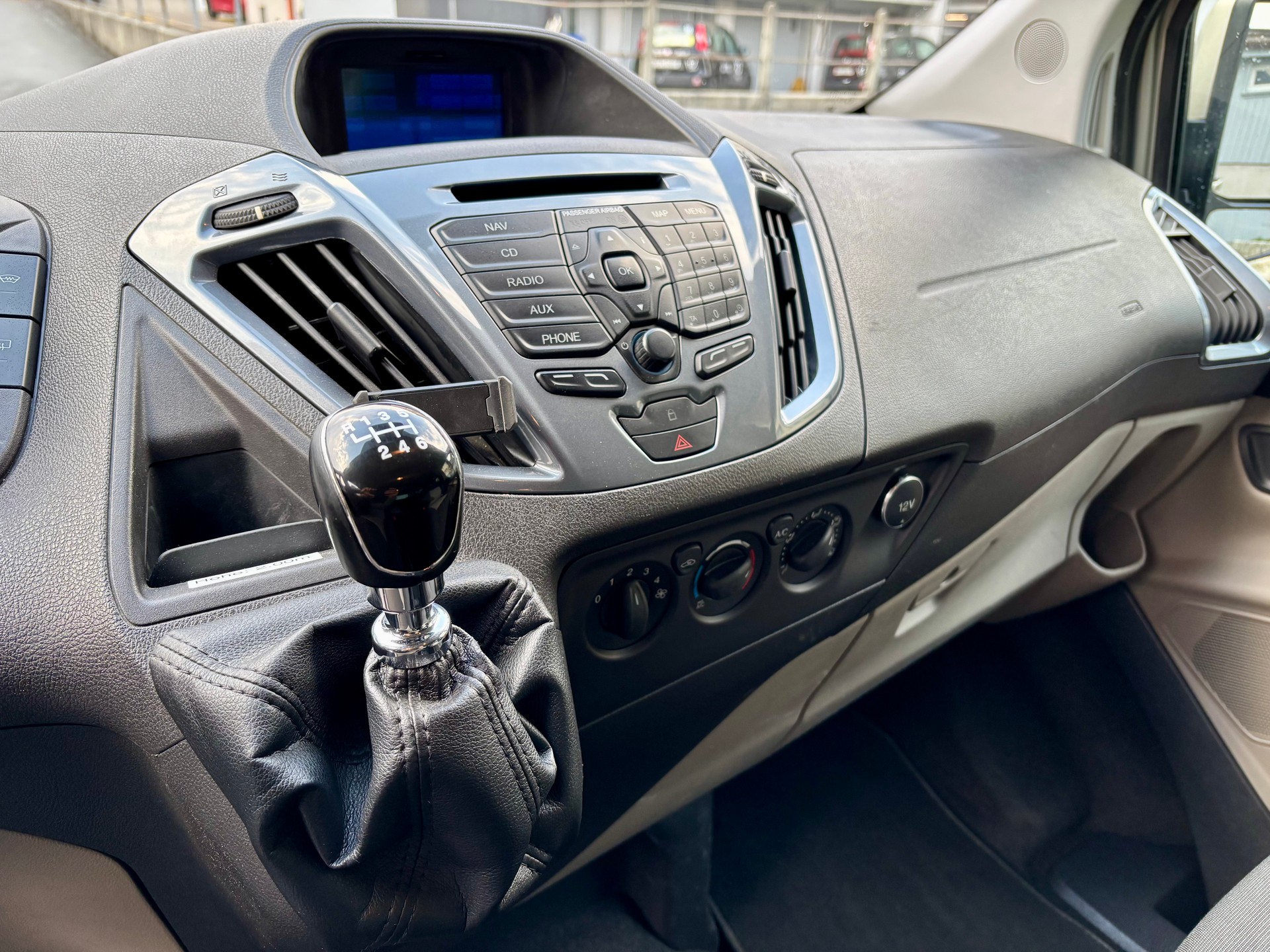 FORD Tourneo Custom 300 L1H1 Titanium-image-7