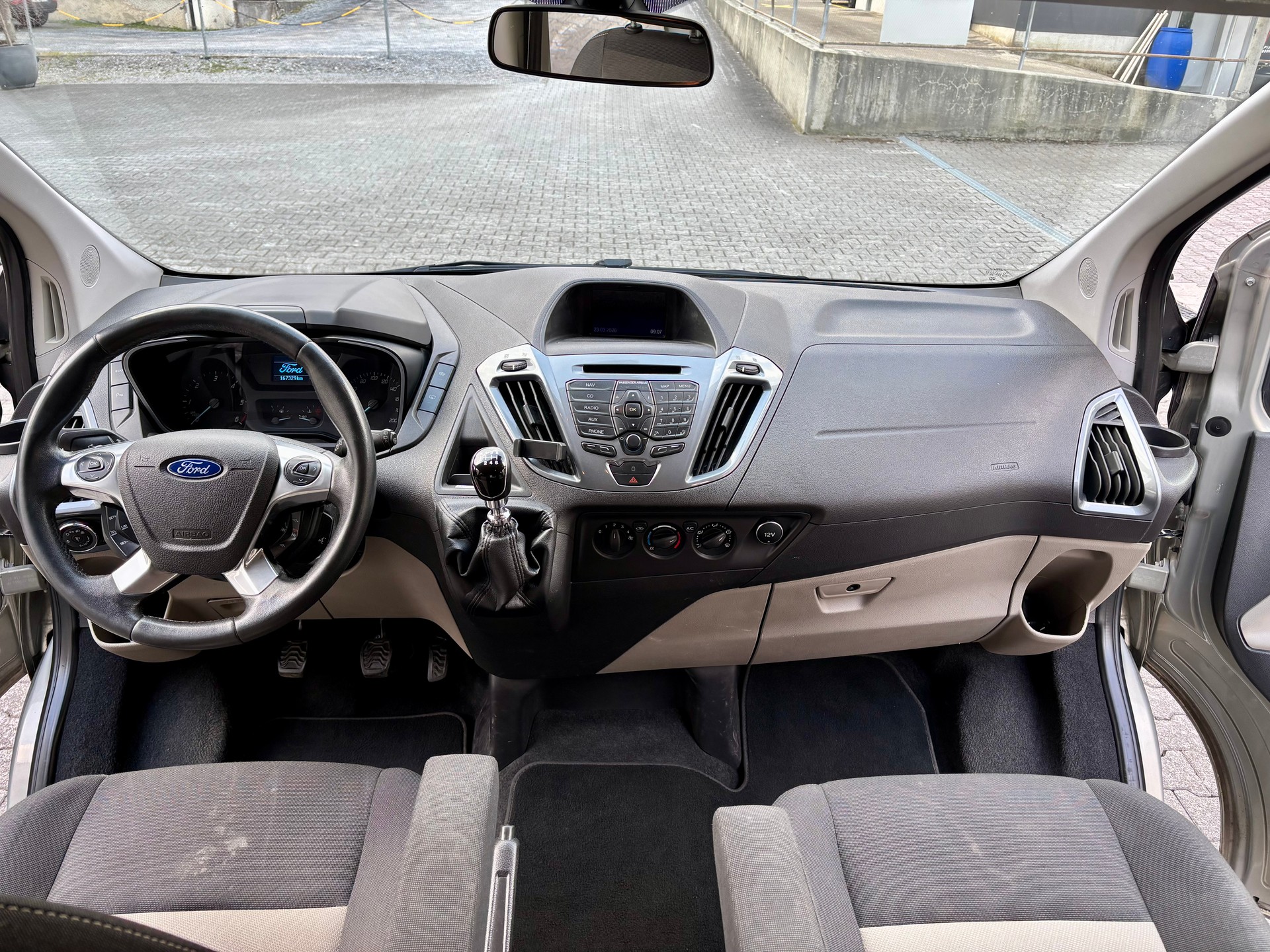 FORD Tourneo Custom 300 L1H1 Titanium-image-11