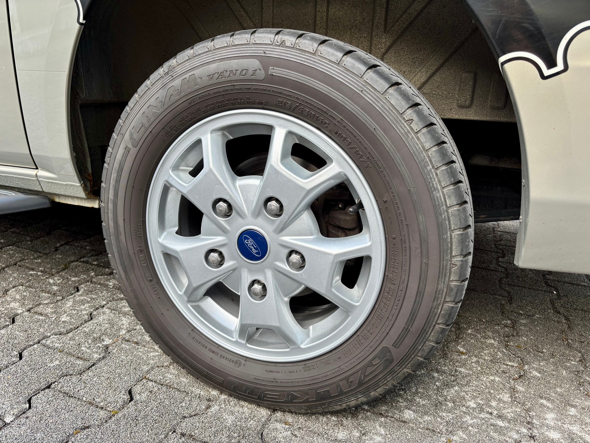 FORD Tourneo Custom 300 L1H1 Titanium-image-9