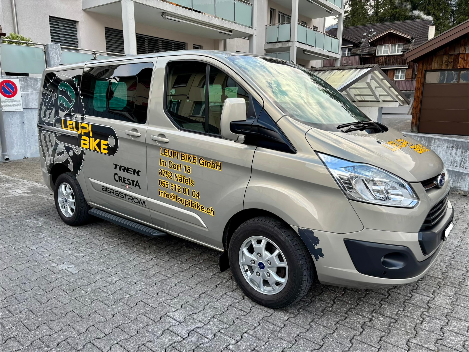 FORD Tourneo Custom 300 L1H1 Titanium-image-2