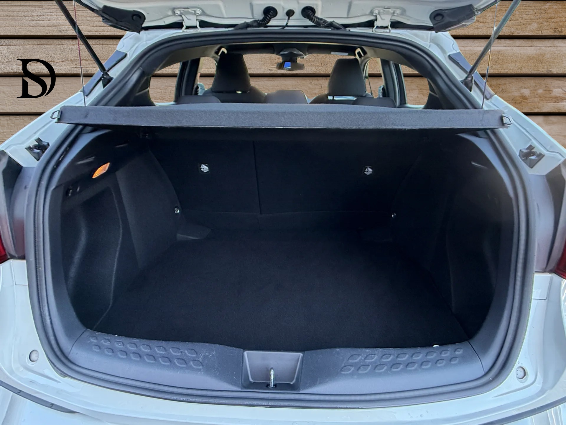 TOYOTA C-HR 1.8 HSD Comfort CVT-image-11