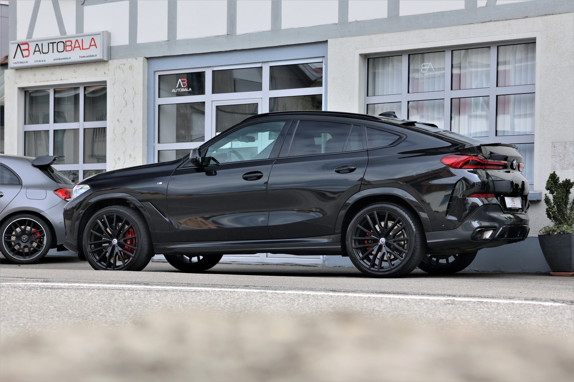 BMW X6 xDrive 48V 40d Steptronic M Sport (CH) + 3'500KG AHK-showroom-element-3