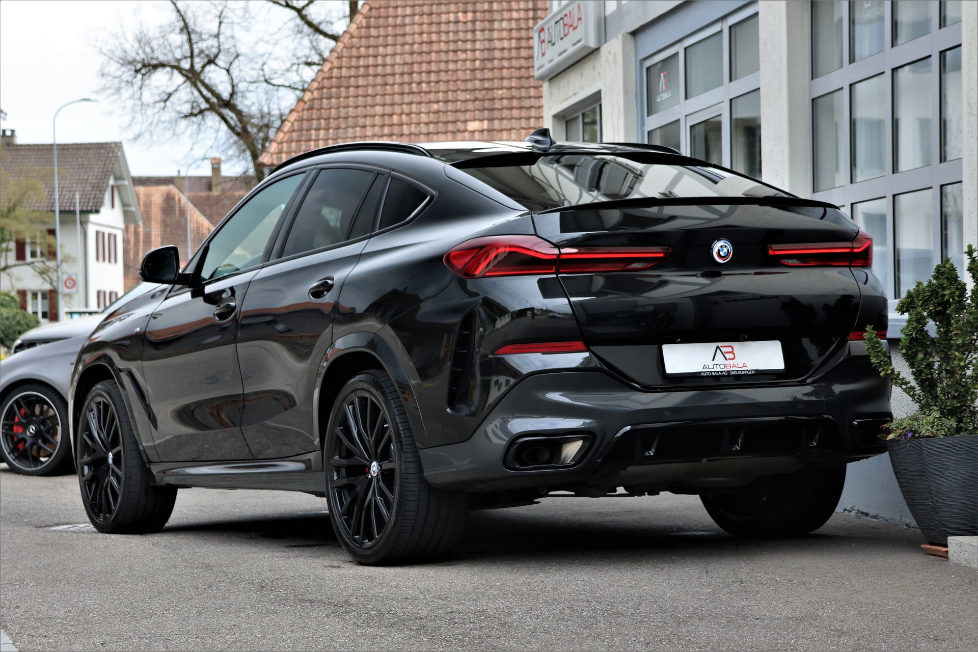 BMW X6 xDrive 48V 40d Steptronic M Sport (CH) + 3'500KG AHK-showroom-element-2
