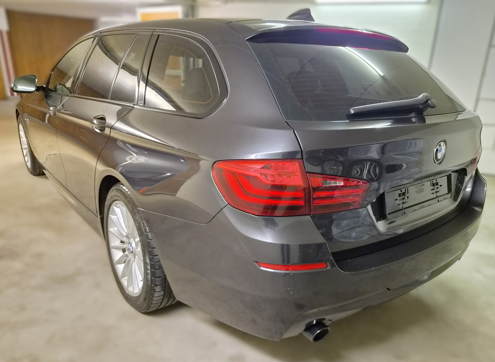 BMW 535d Touring xDrive M-Sport Steptronic-image-11