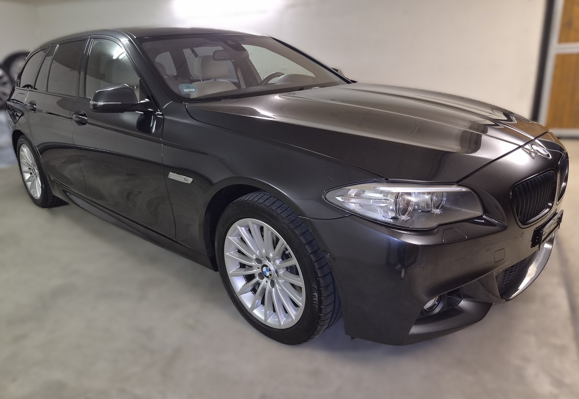 BMW 535d Touring xDrive M-Sport Steptronic-image-5