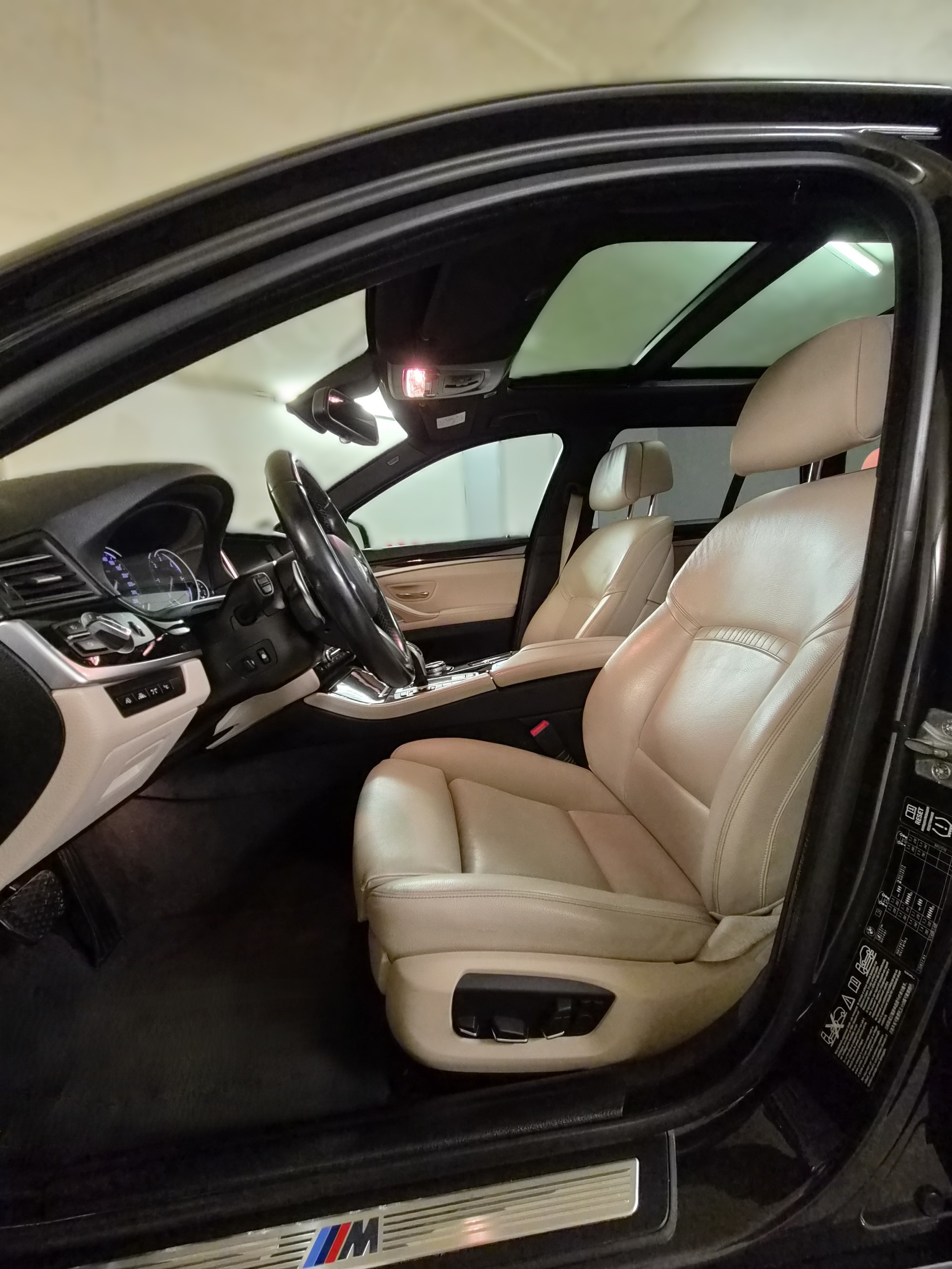 BMW 535d Touring xDrive M-Sport Steptronic-image-12