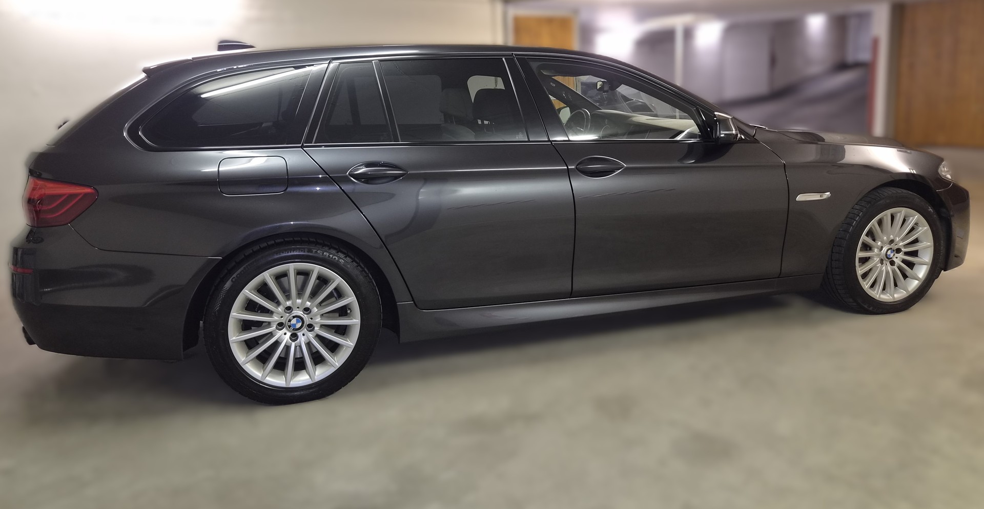 BMW 535d Touring xDrive M-Sport Steptronic-image-8