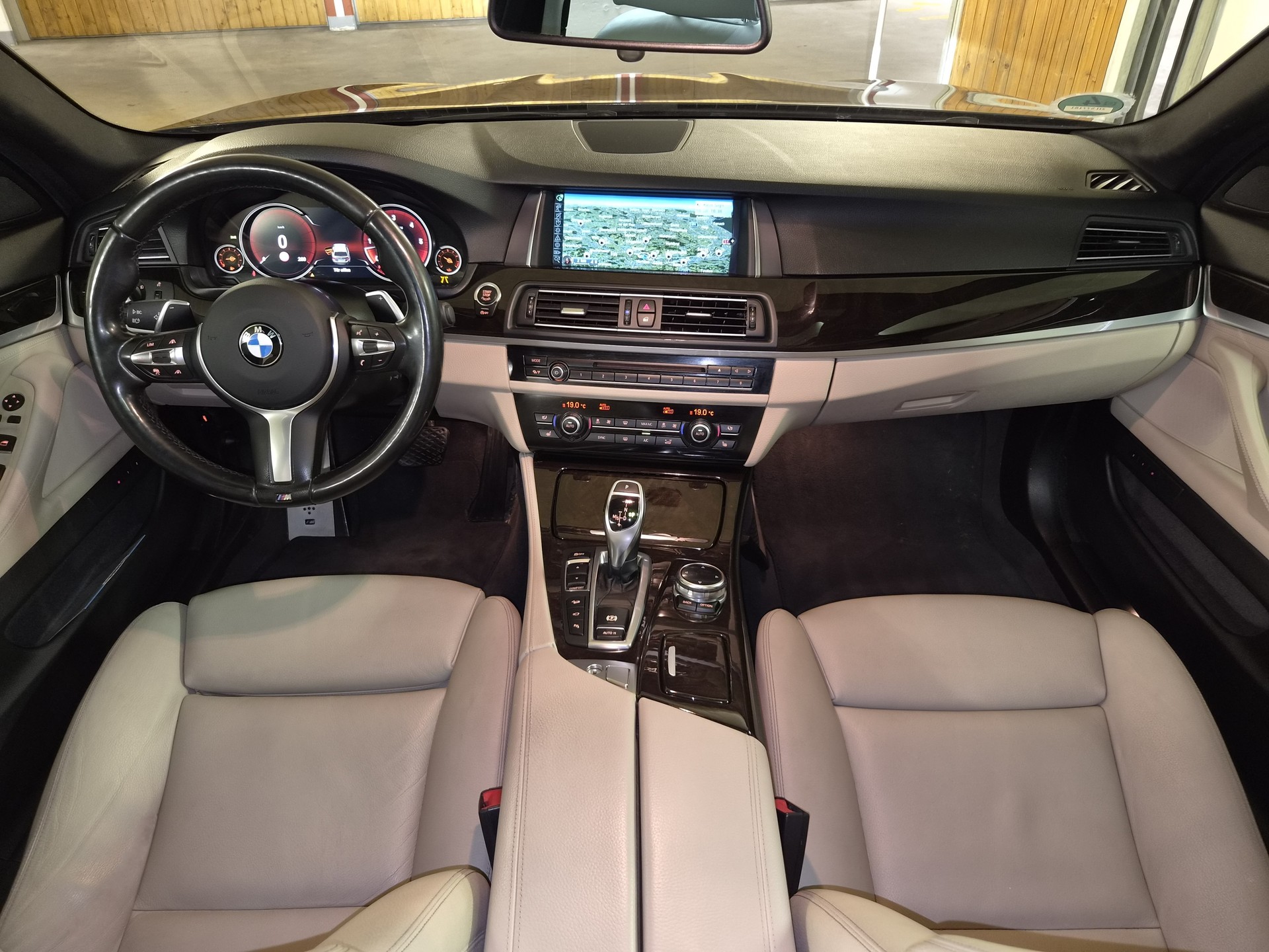 BMW 535d Touring xDrive M-Sport Steptronic-image-16