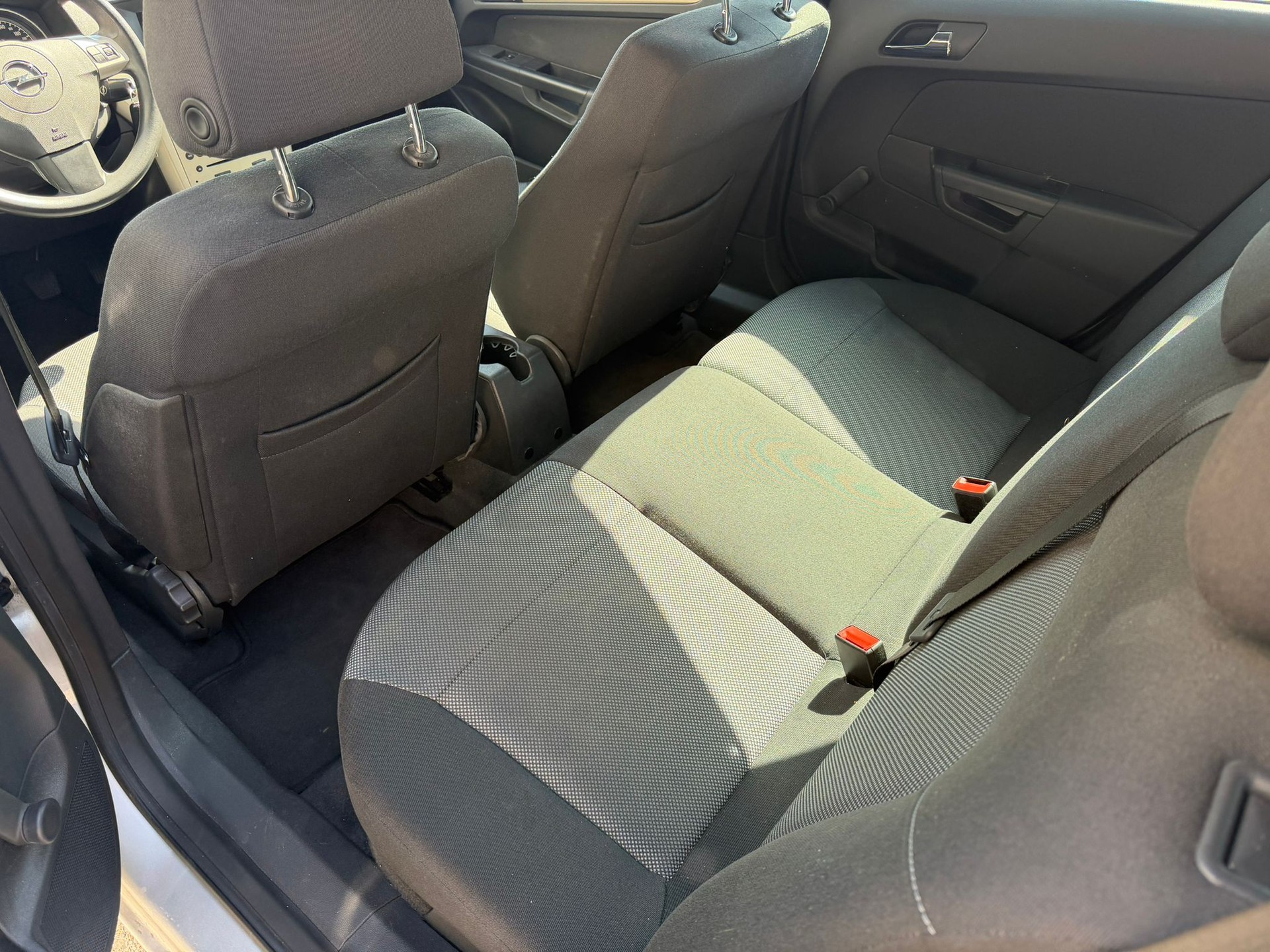 OPEL Astra Caravan 1.6i 16V Enjoy-image-10
