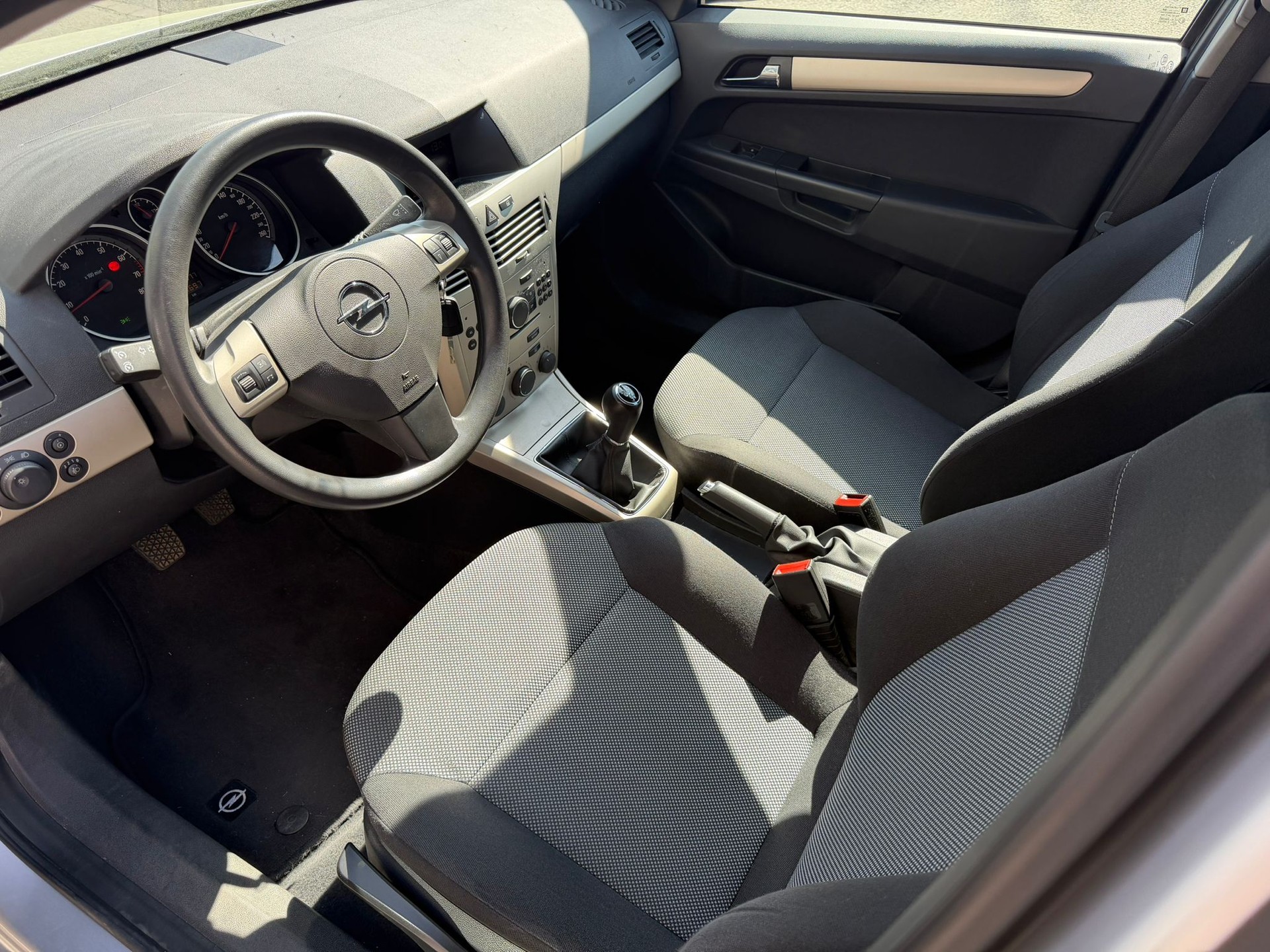 OPEL Astra Caravan 1.6i 16V Enjoy-image-7
