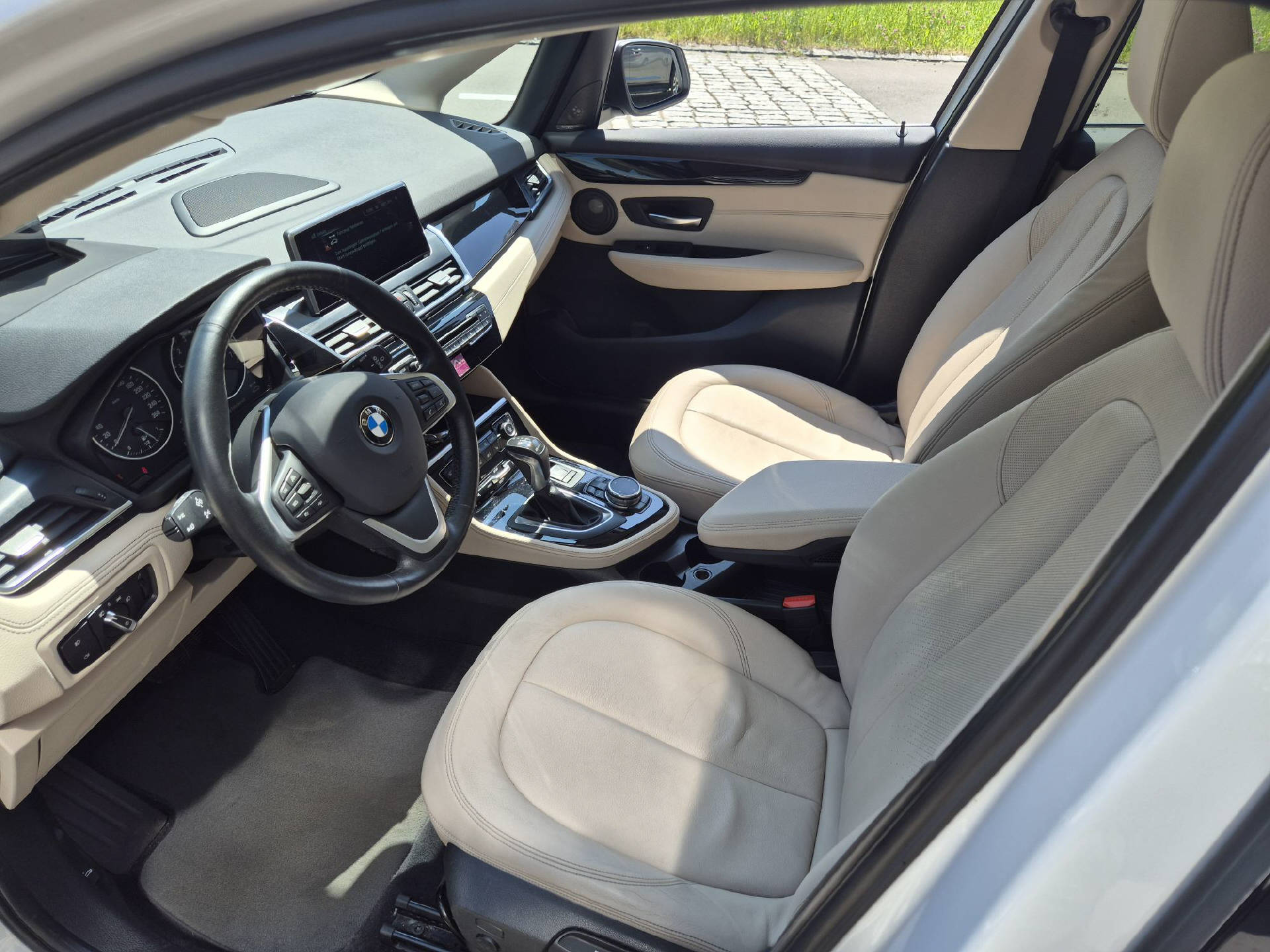 BMW 225xe Active Tourer Luxury Line-image-9