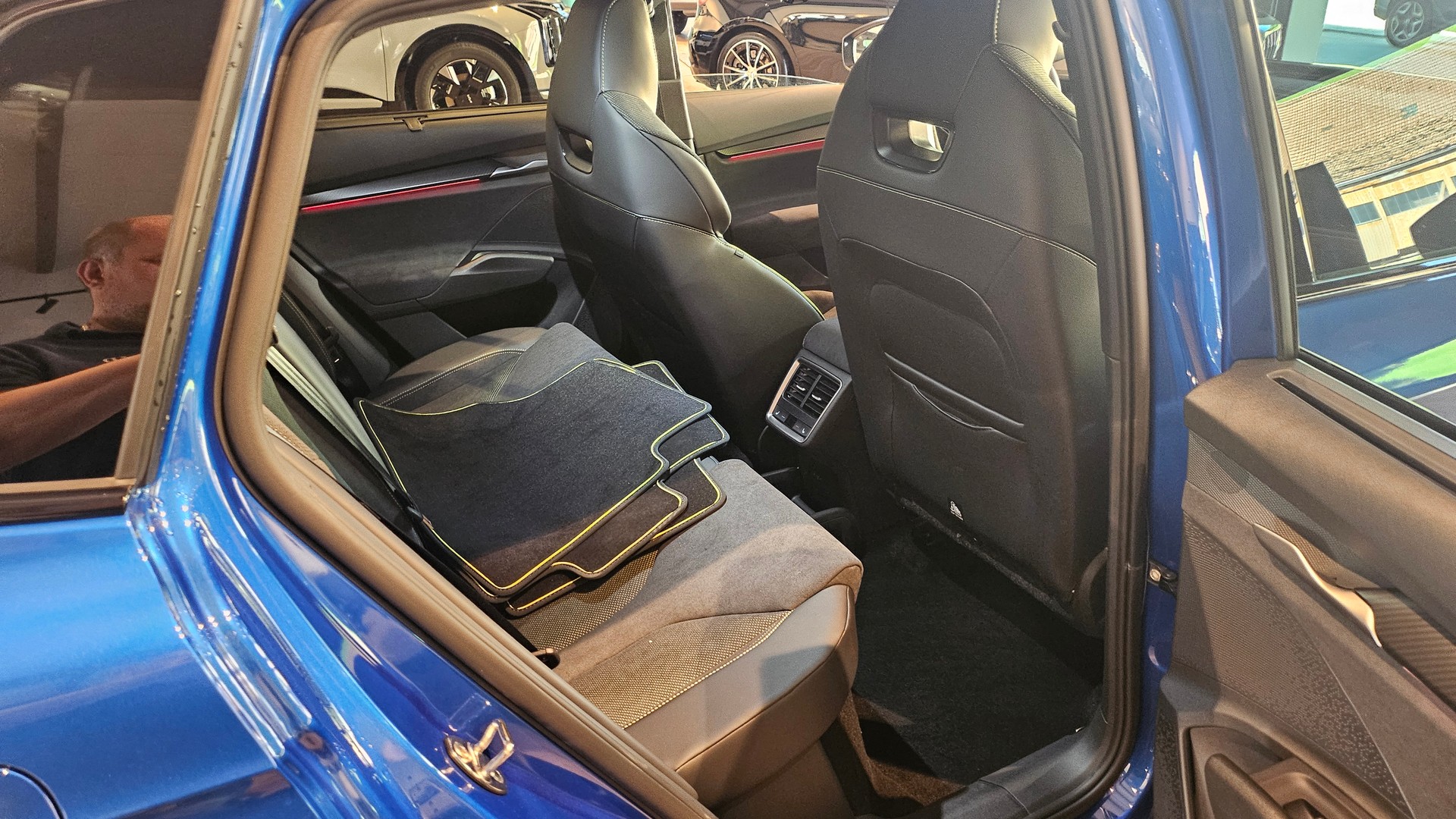 SKODA Elroq RS 4x4-image-10